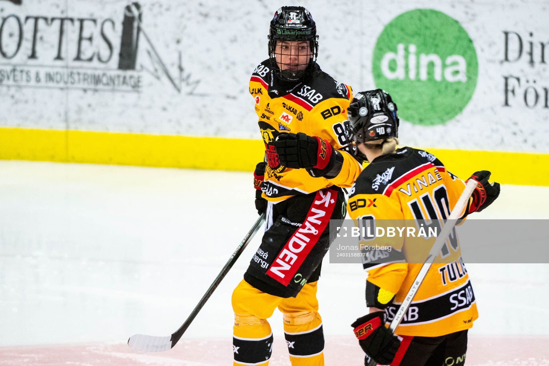 Luleås Ronja Savolainen jublar