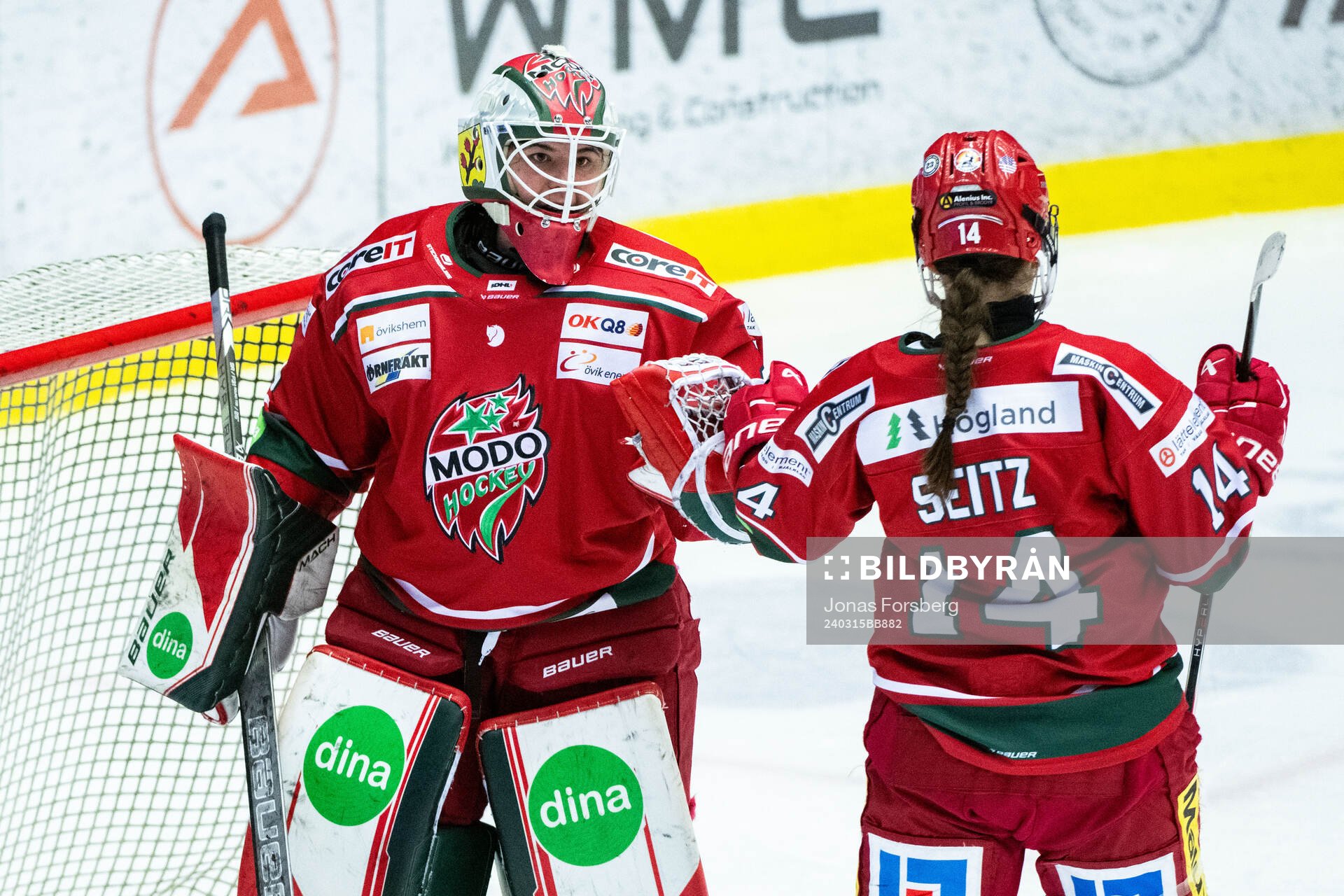 Modos målvakt Andrea Brändli och Emma Seitz