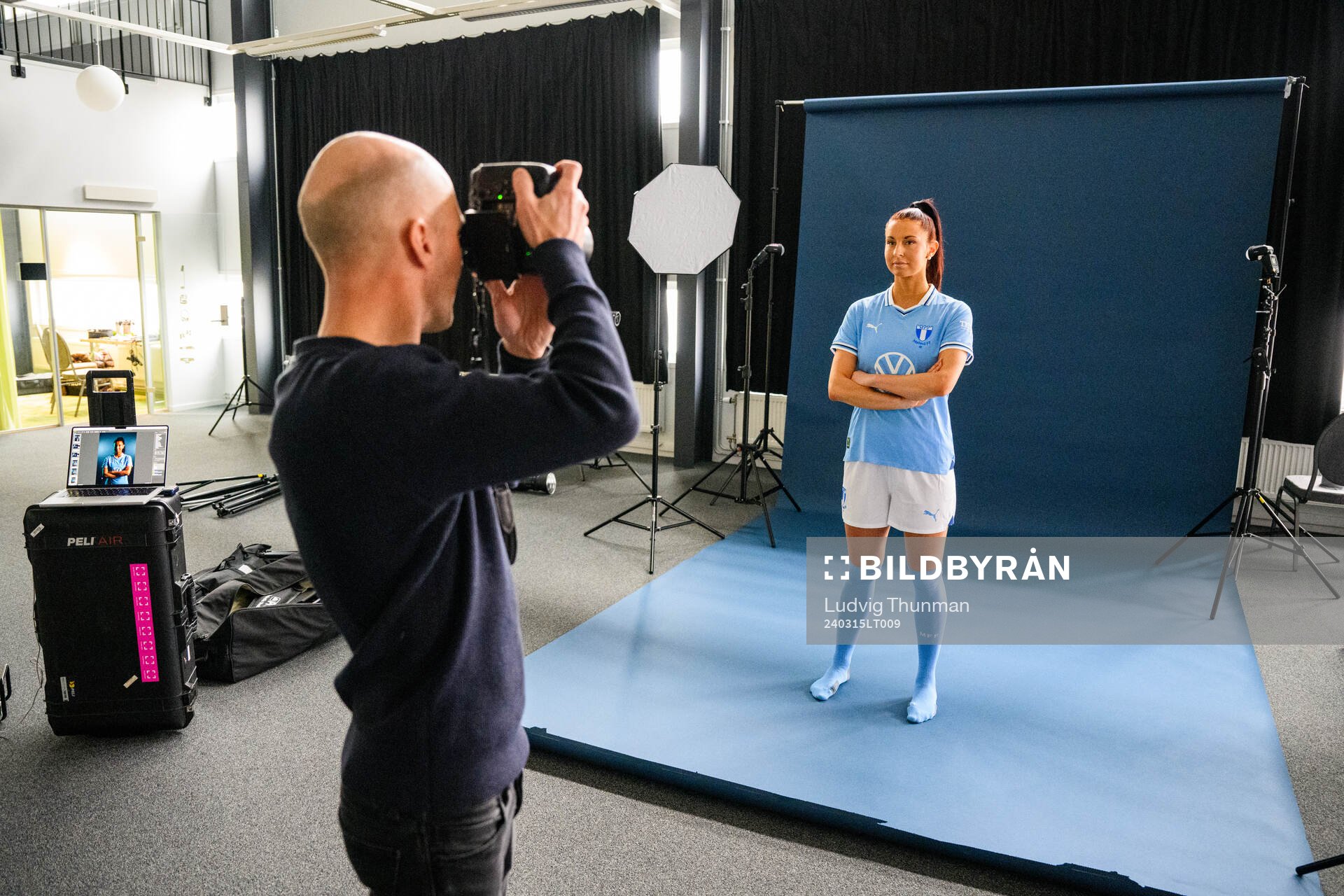 Malin Gunnarsson under en porträttfotografering med Malmö FF den 28 februari 2024 i Malmö. 