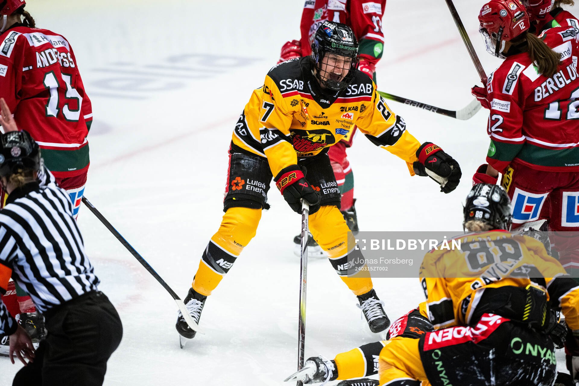 Luleås Jaycee Magwood jublar