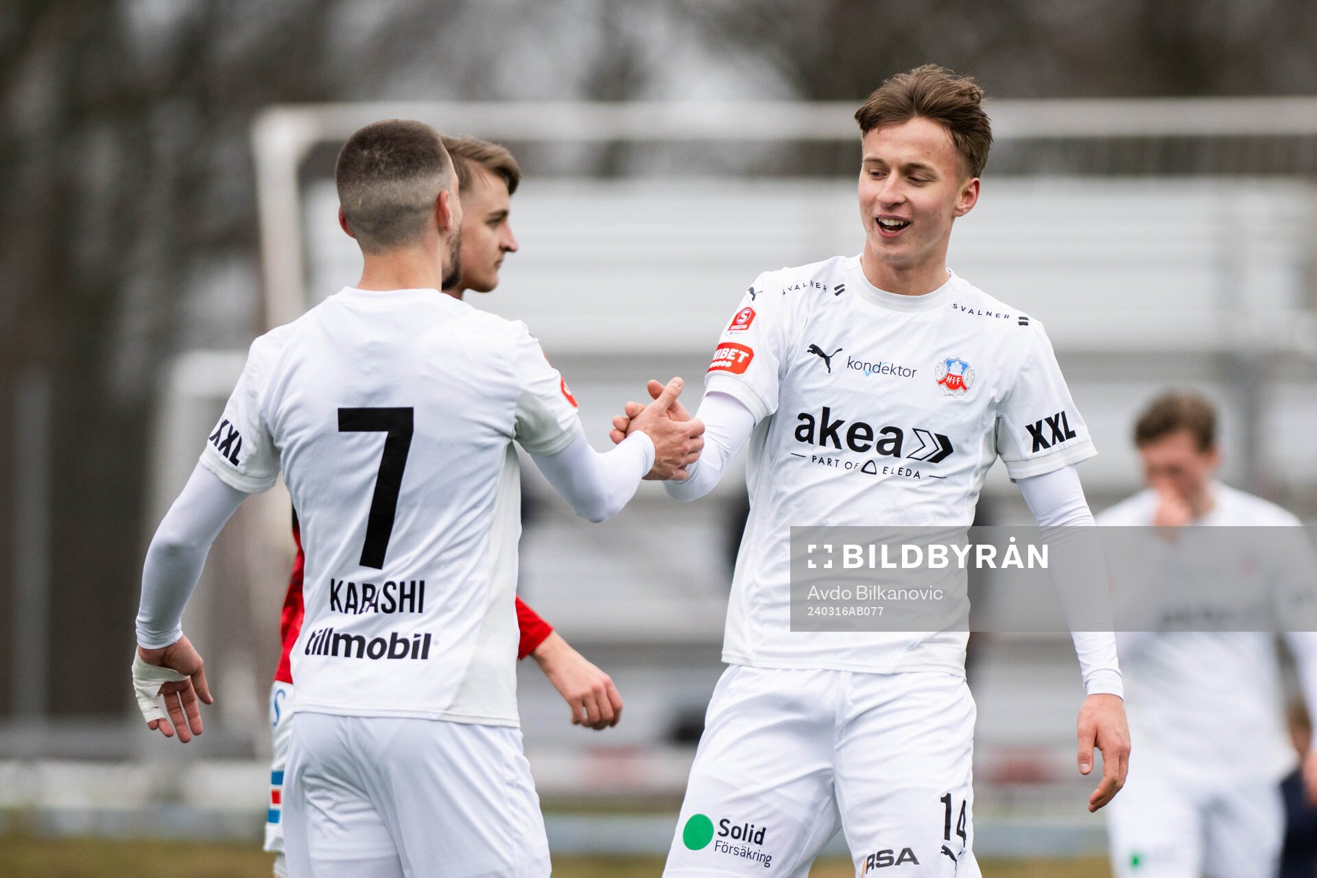 Helsingborgs Arian Kabashi och Lukas Kjellnäs jublar