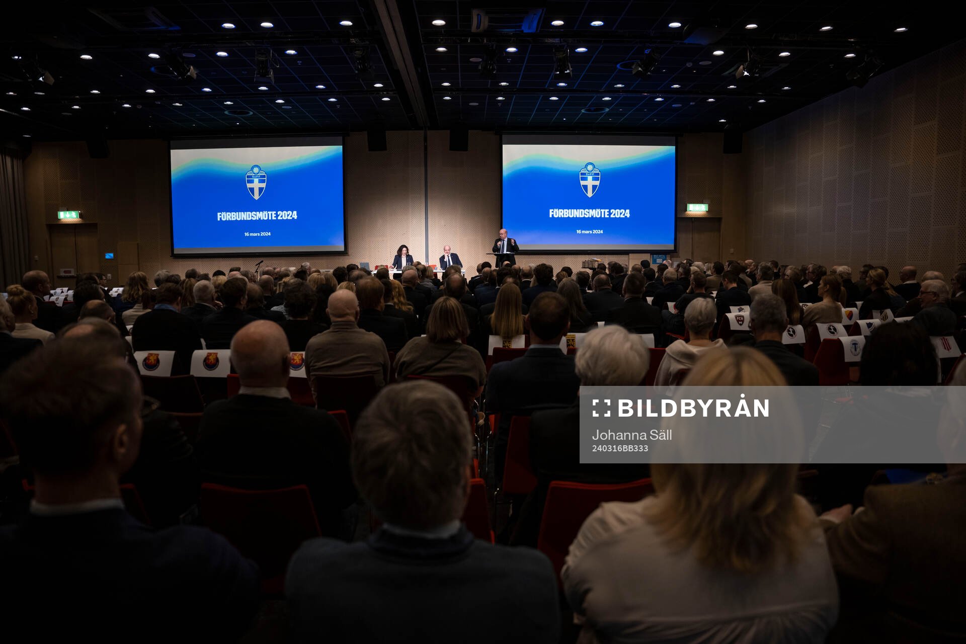 Andrea Möllerberg, generalsekreterare, Fredrik Reinfeldt, ordförande, och Jesper Møller Christensen, generalsekreterare Danska fotbollförbundet, under Svenska Fotbollförbundets årsmöte den 16 mars 2024 i Stockholm.