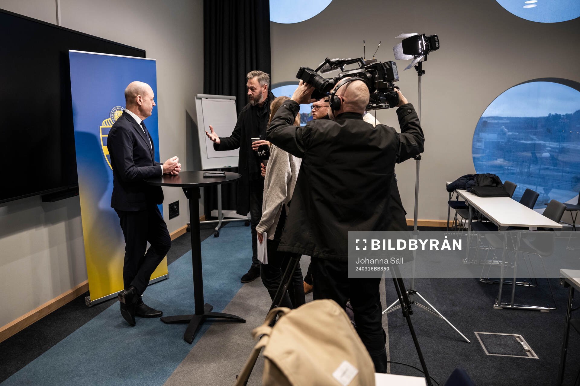 Fredrik Reinfeldt, ordförande, intervjuas efter Svenska Fotbollförbundets årsmöte den 16 mars 2024 i Stockholm. 