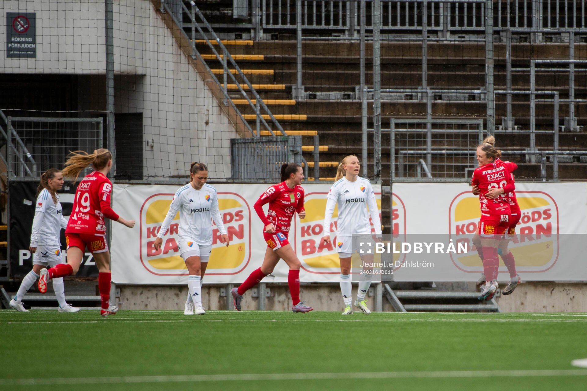 Örebros Molly Johansson gör 1-1 målet