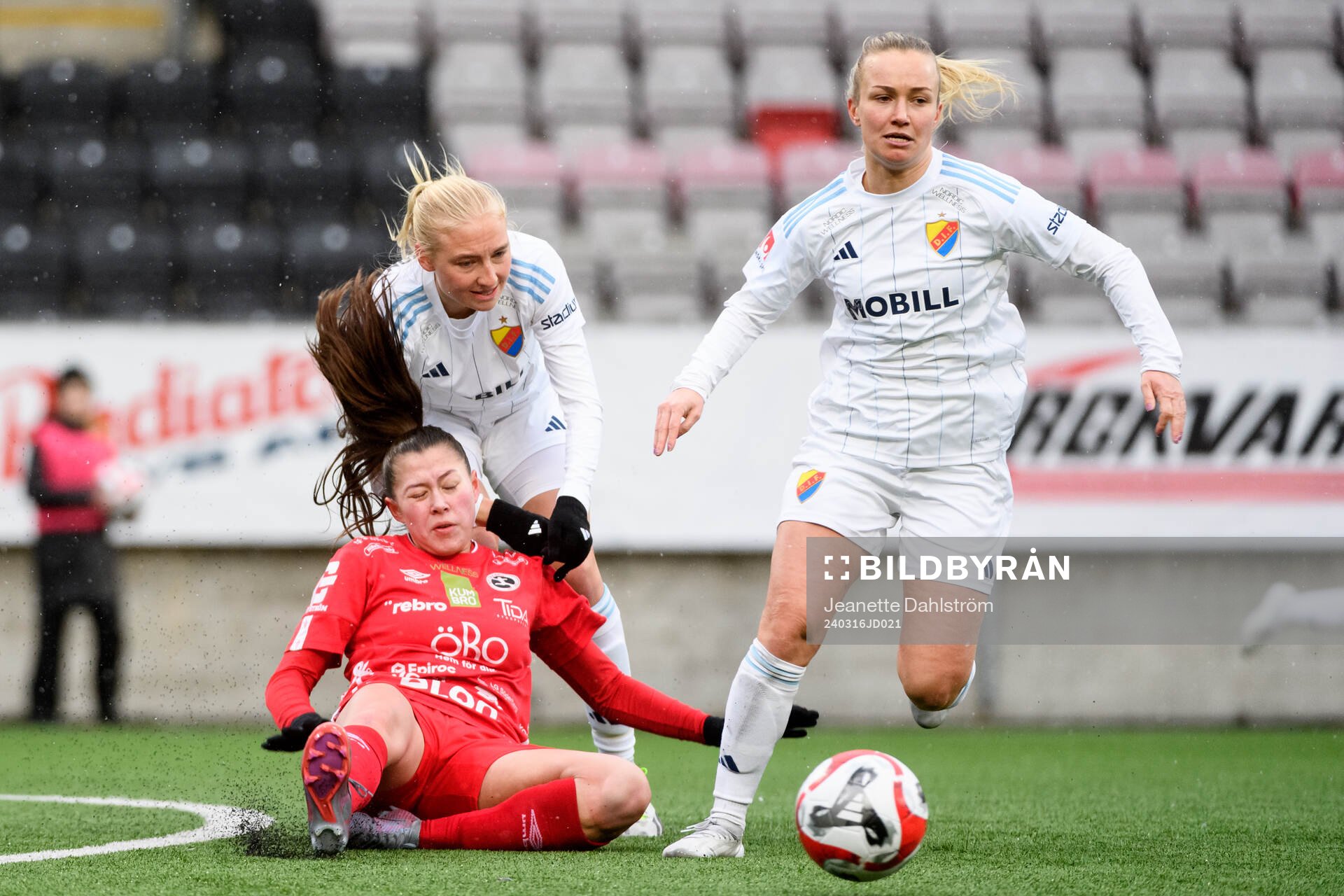 Örebros Áslaug Dora Sigurbjörnsdottir och Djurgårdens