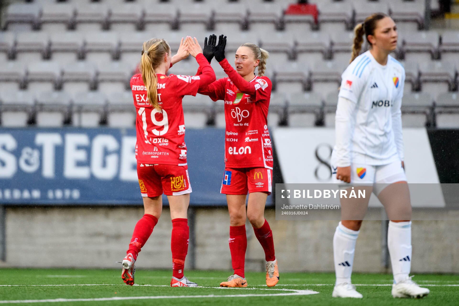 Örebros spelare jublar