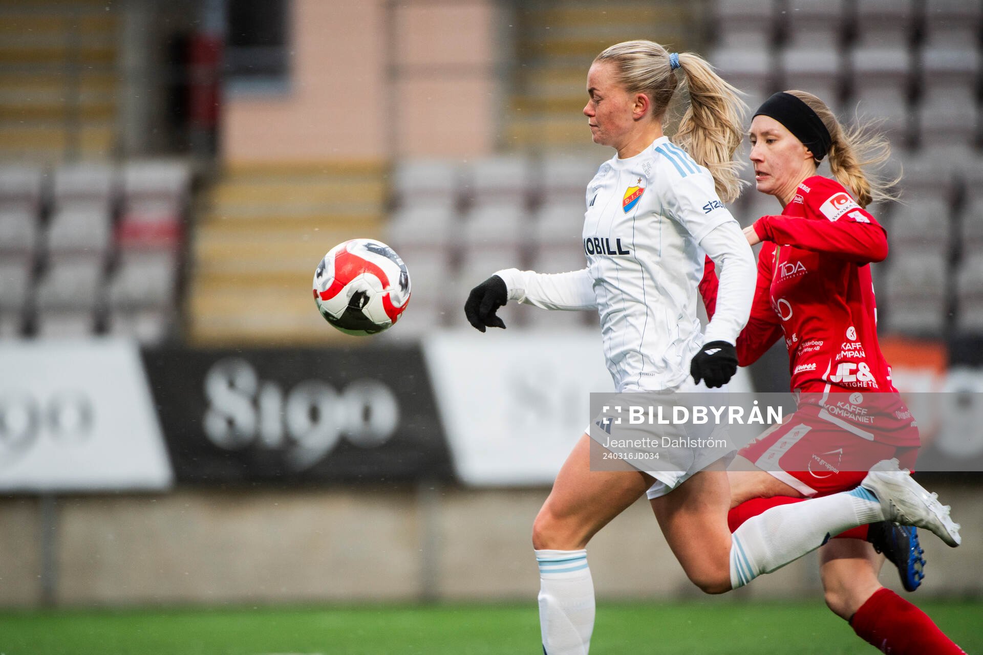 Djurgårdens Zara Jönsson och Sanni Ojanen