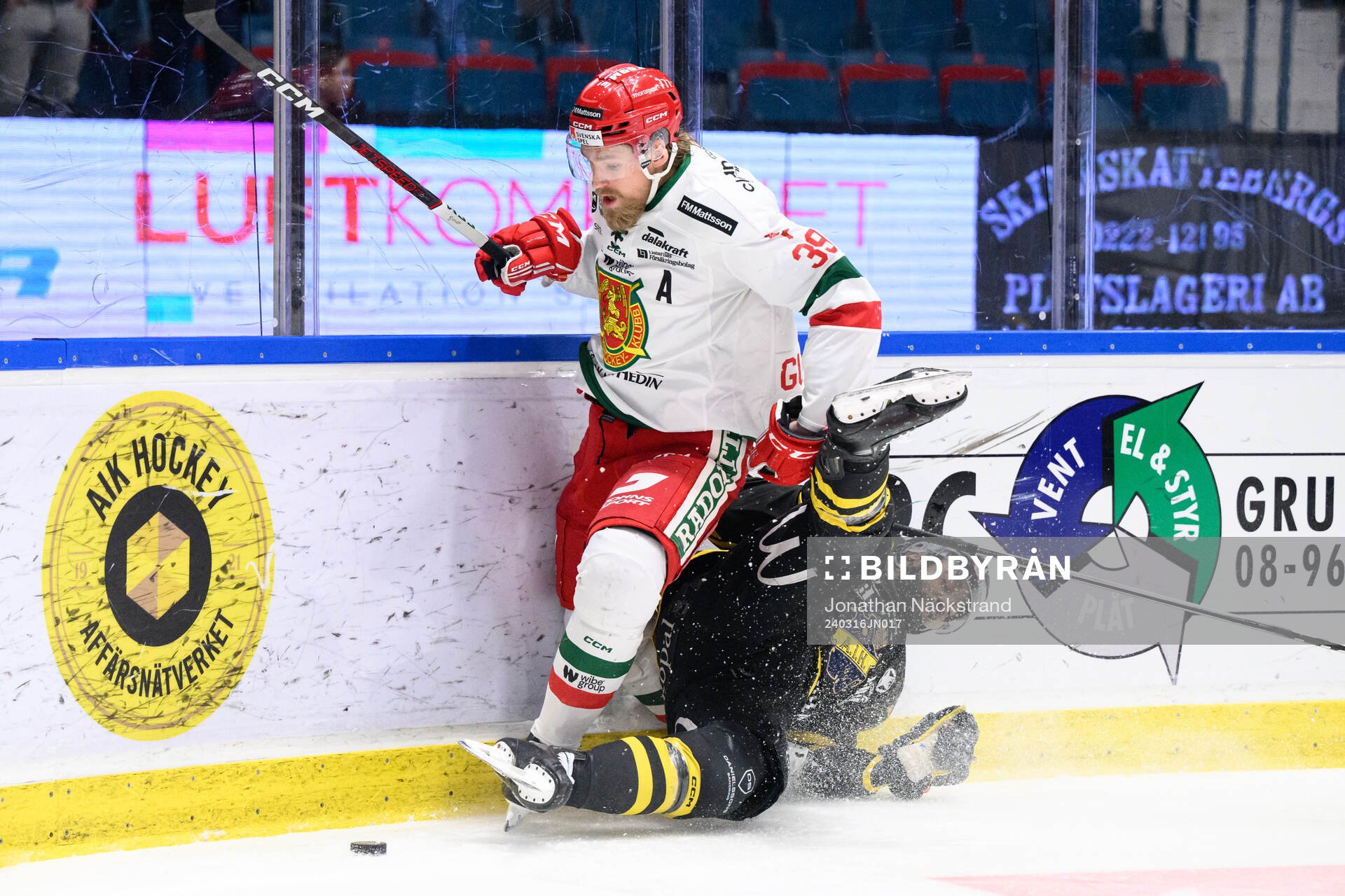 Moras Kristoffer Gunnarsson och AIKs Daniel Muzito-Bagenda