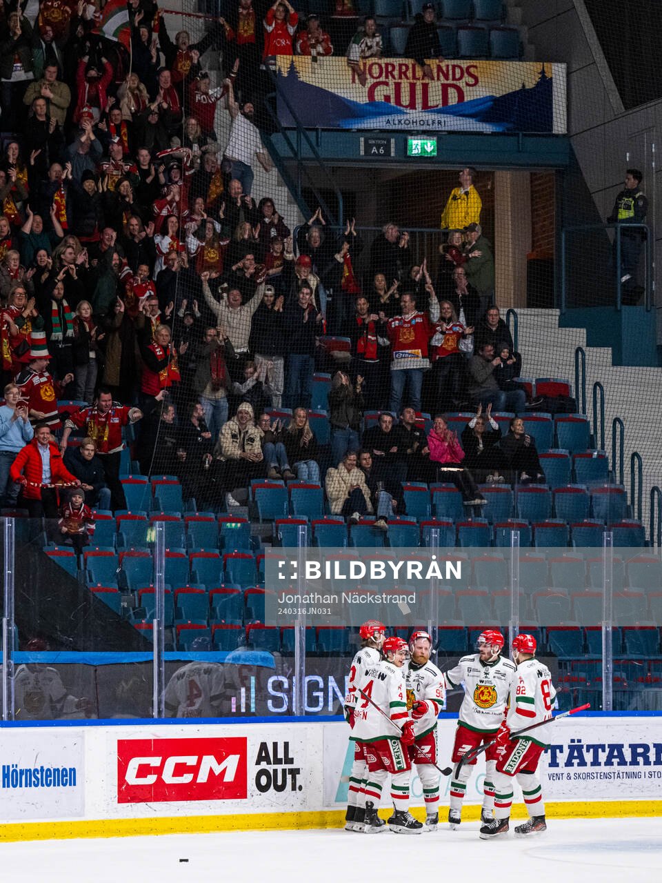 Moras Fabian Ilestedt jublar med lagkamrater