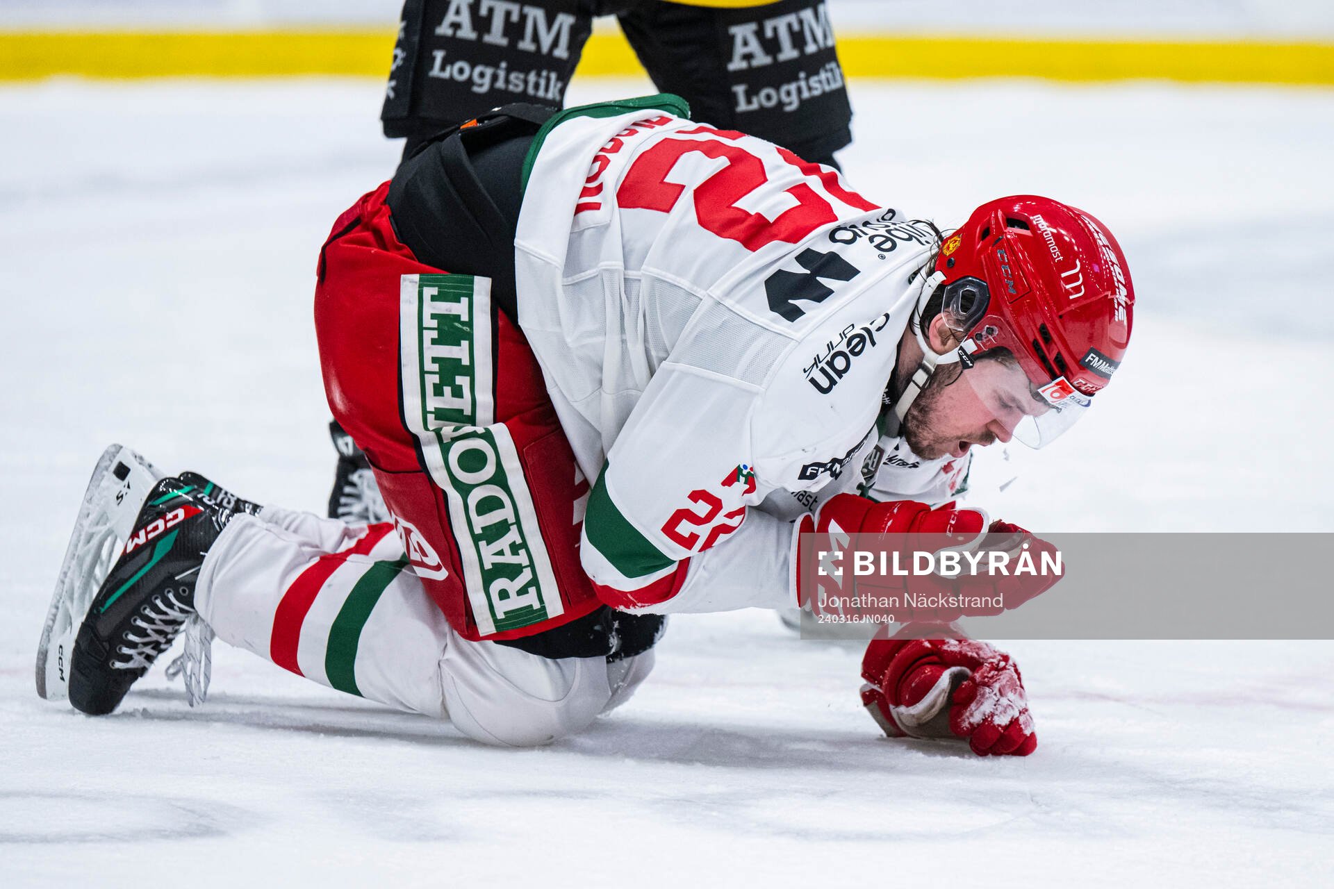 Moras Måns Carlsson har ont