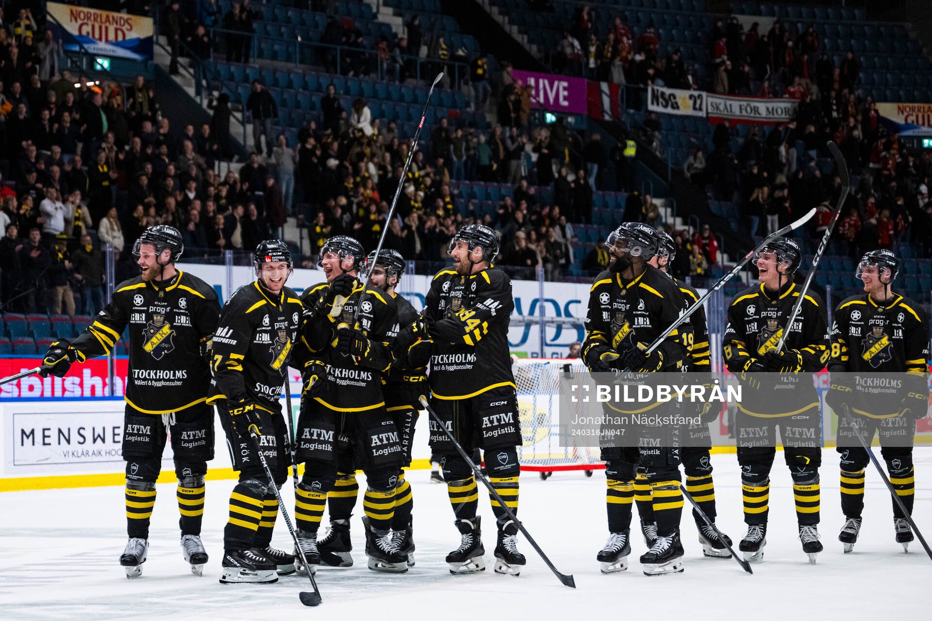AIKs spelare jublar