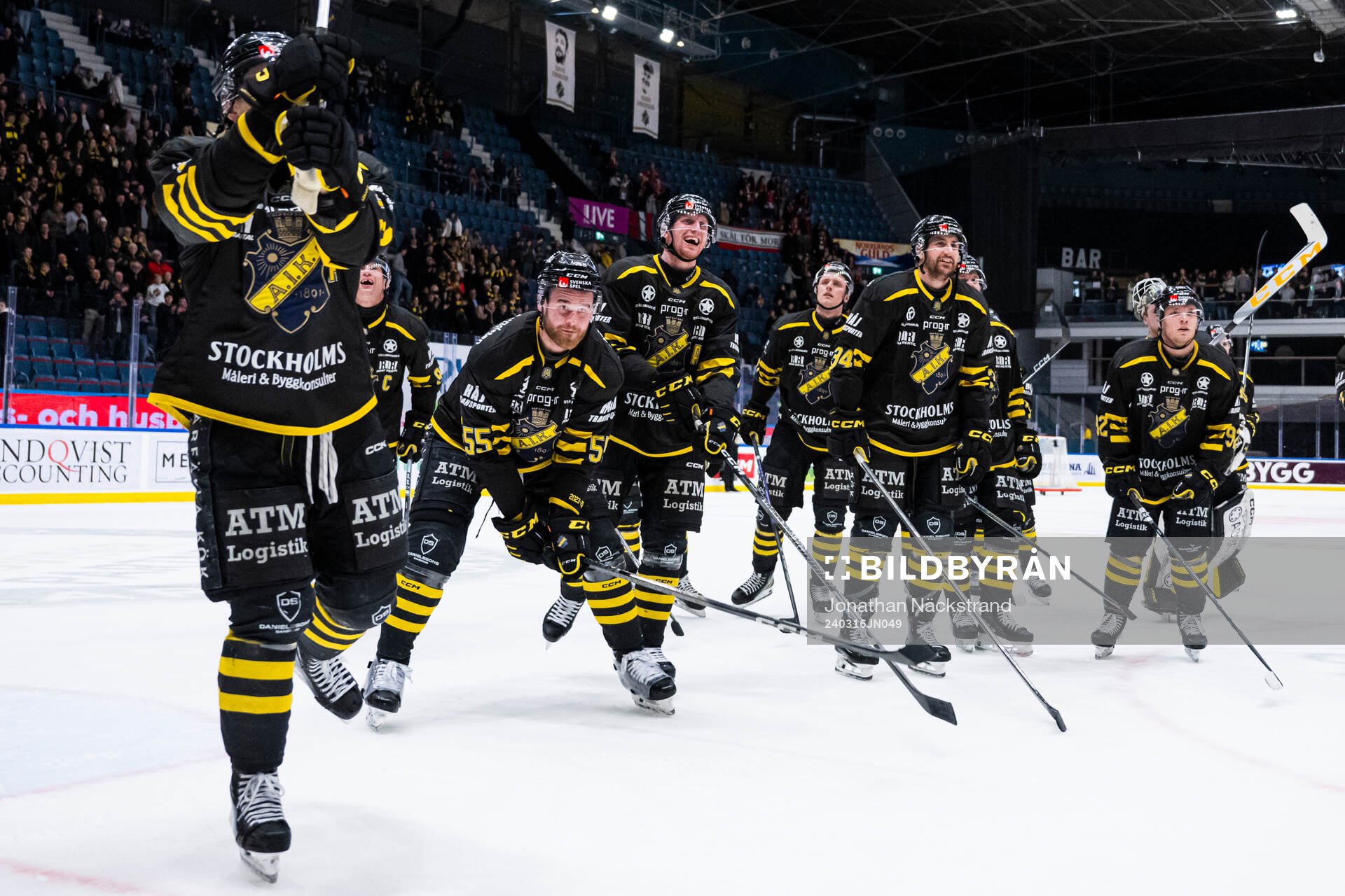 AIKs spelare jublar