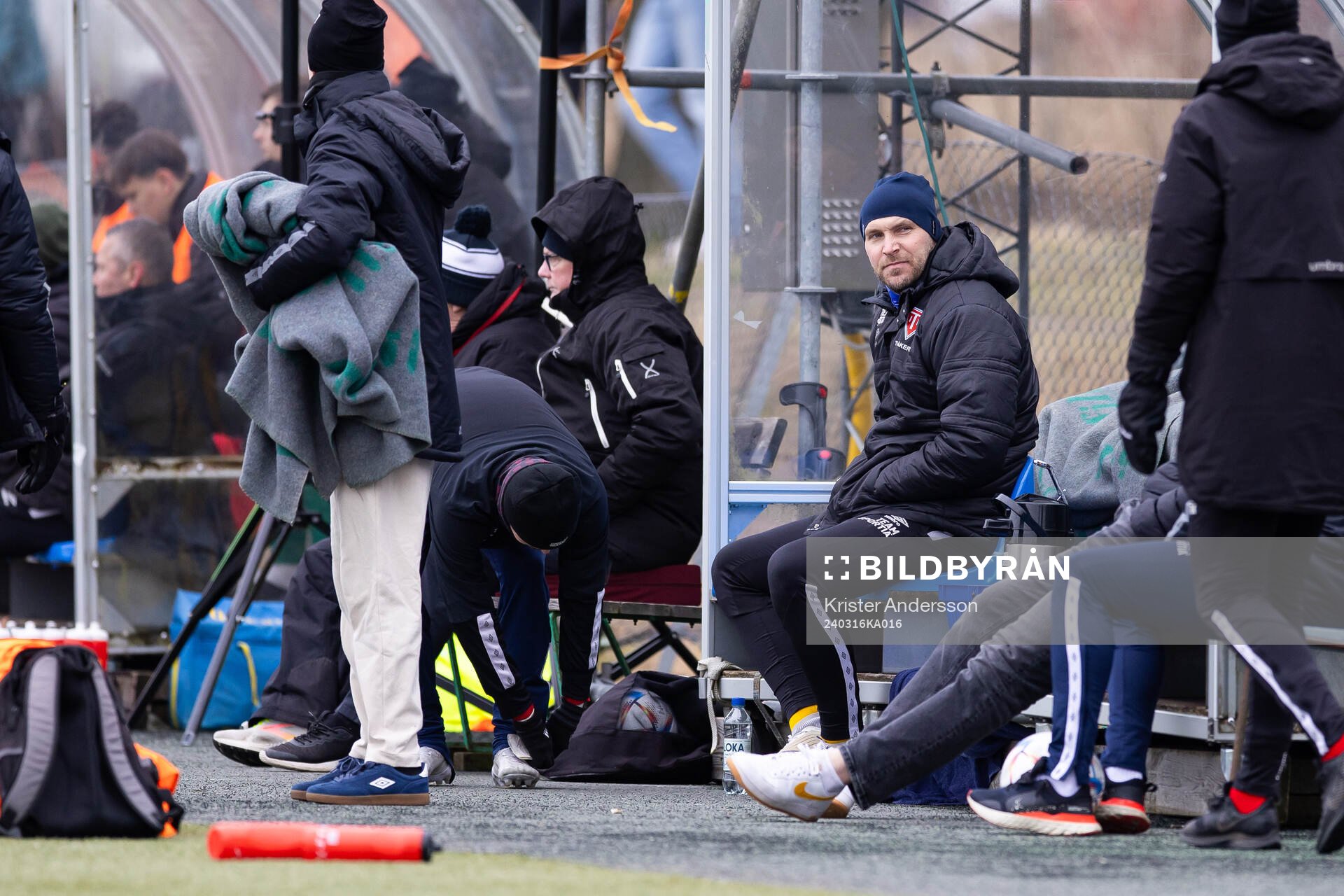 Tvååkers målvakt Peter Dahlberg under träningsmatchen i fotboll mellan Tvååker och Västra Frölunda den 16 mars 2024 i Tvååker.