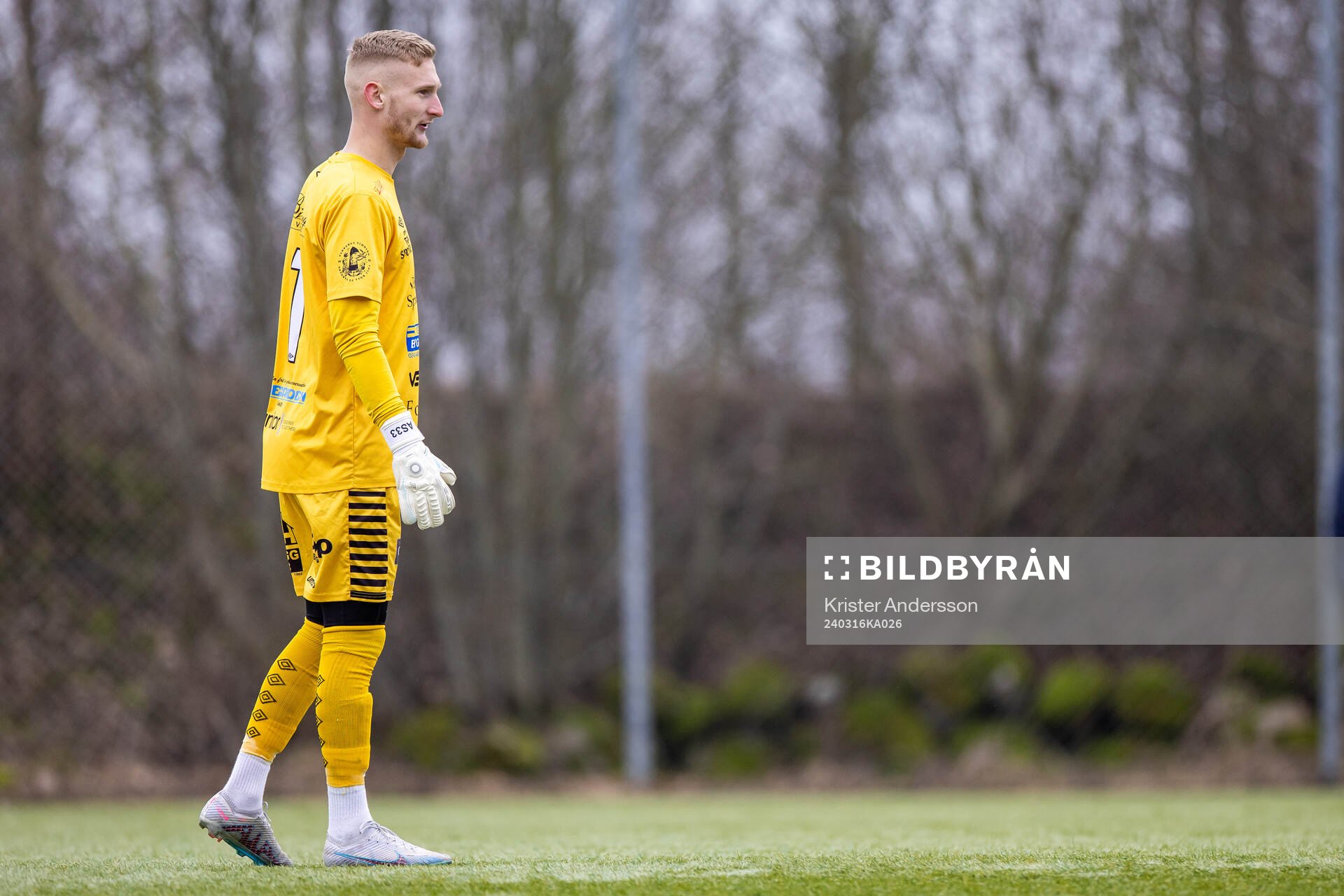 Tvååkers måkvakt Albin Svensson under träningsmatchen i fotboll mellan Tvååker och Västra Frölunda den 16 mars 2024 i Tvååker.