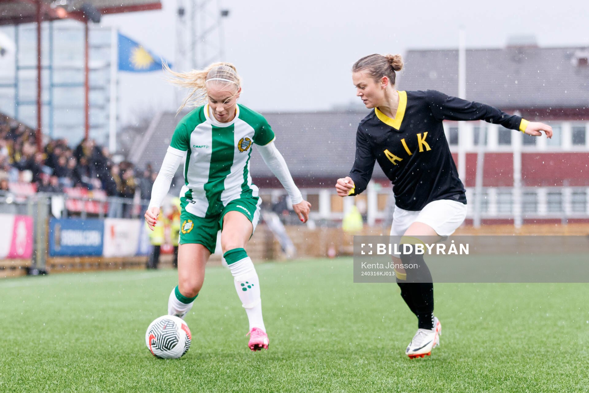 Hammarbys Stina Lennartsson och AIKs Beata Olsson