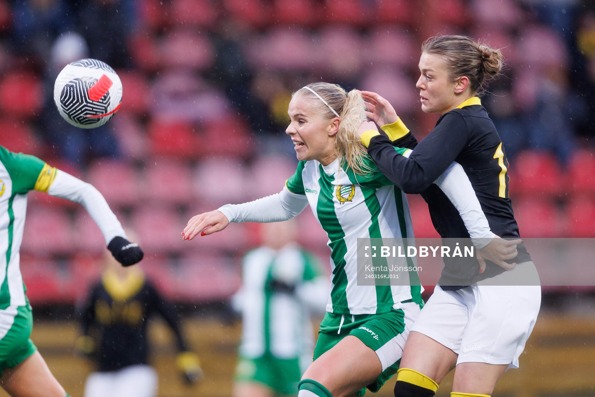 Hammarbys Stina Lennartsson och AIKs Beata Olsson