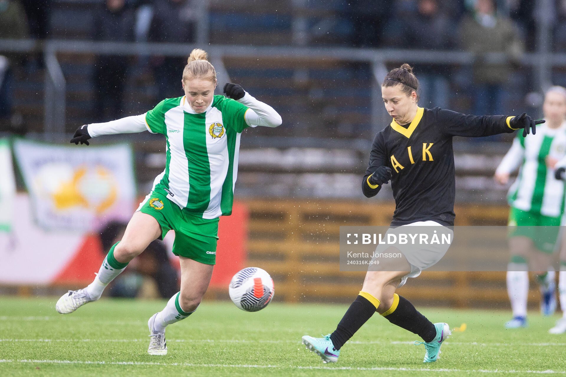 Hammarbys Julie Blakstad ochj AIKs Patrícia Fischerova