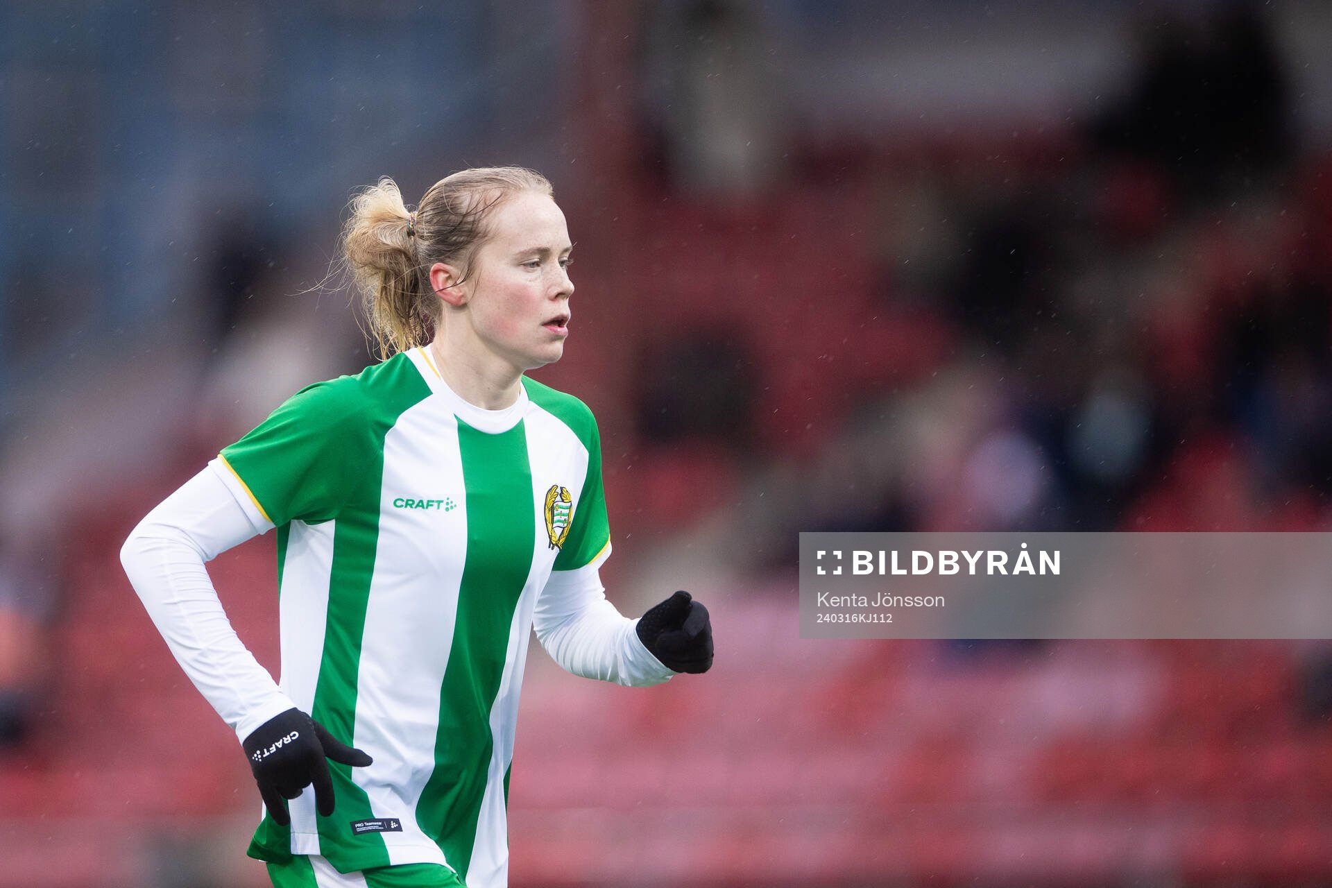 Hammarbys Julie Blakstad under fotbollsmatchen i Svenska Cupen mellan AIK och Hammarby den 16 mars 2024 i Stockholm. 