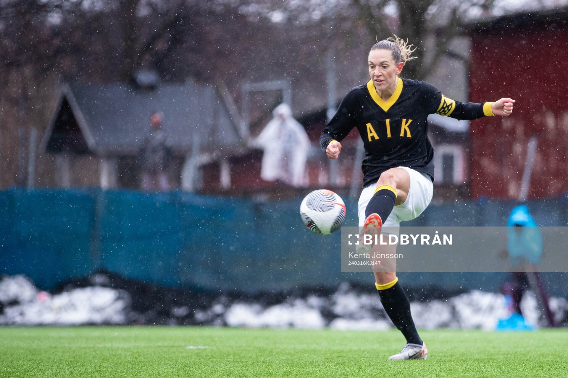AIKs Jennie Nordin under fotbollsmatchen i Svenska Cupen mellan AIK och Hammarby den 16 mars 2024 i Stockholm. 