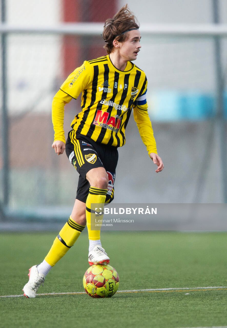 IFK Hässleholms Gustav Winroth i träningsmatchen mellan IFK Hässleholm och Hovshaga i Hässleholm 16 mars 2024.