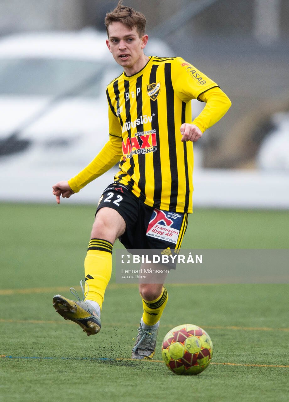  IFK Hässleholms Harry Thomasson i träningsmatchen mellan IFK Hässleholm och Hovshaga i Hässleholm 16 mars 2024.