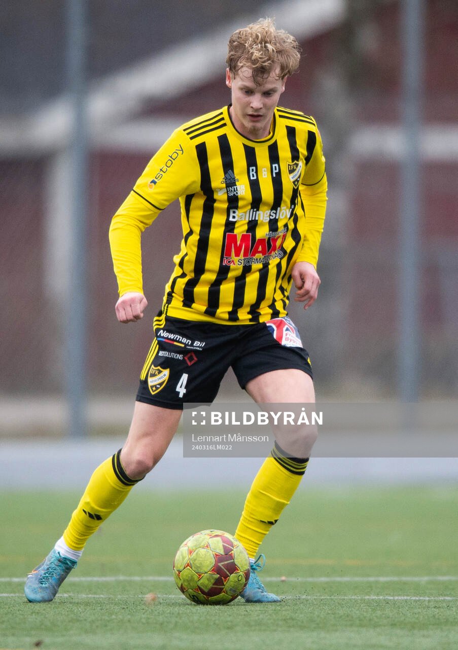 IFK Hässleholms Elmar Lindqvist i träningsmatchen mellan