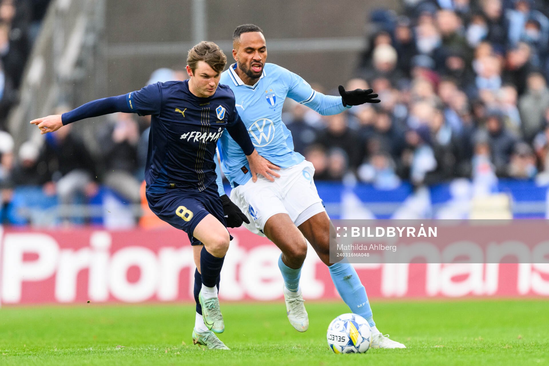 Halmstads Jonathan Svedberg och Malmö FFs Isaac Kiese