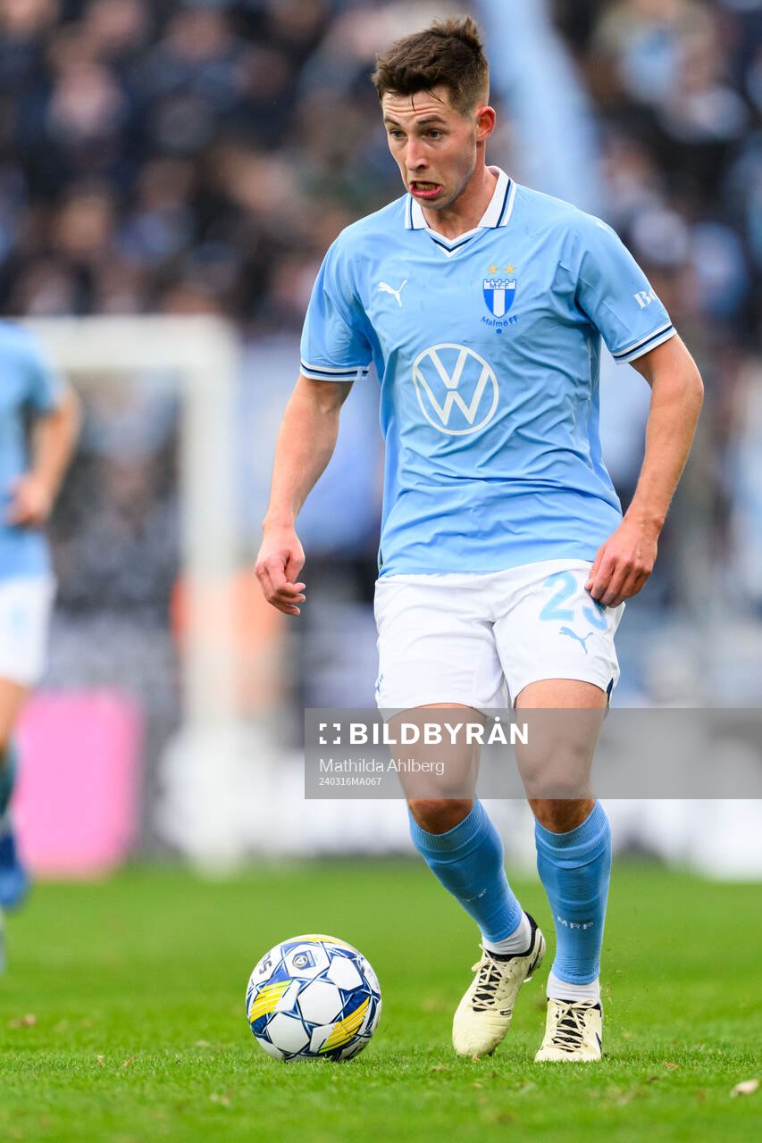 Malmö FFs Lasse Berg Johnsen under semifinalen i Svenska Cupen mellan Halmstad och Malmö FF den 16 mars 2024 i Halmstad. 