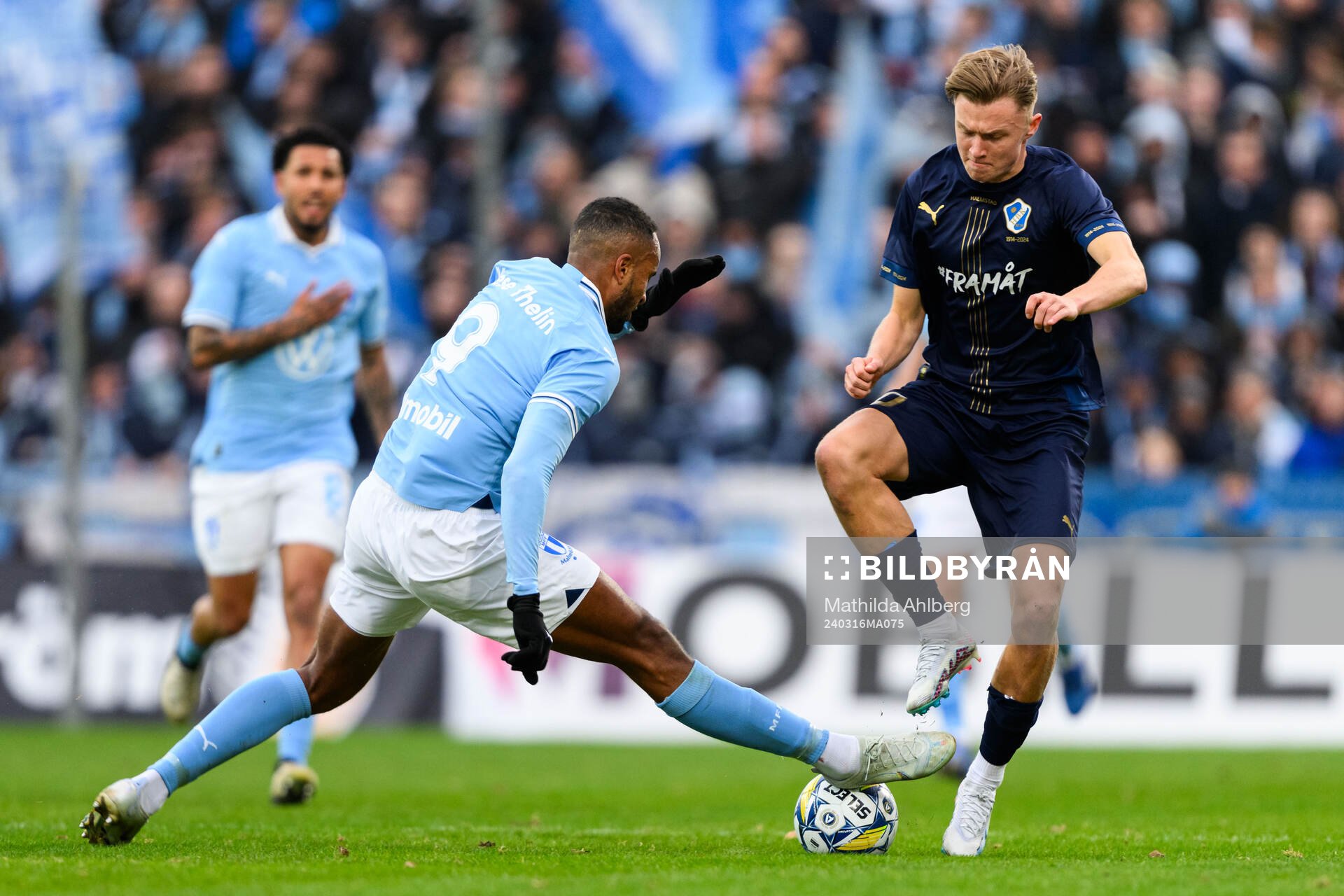 Malmö FFs Isaac Kiese Thelin och Halmstads Albin Ahlstrand