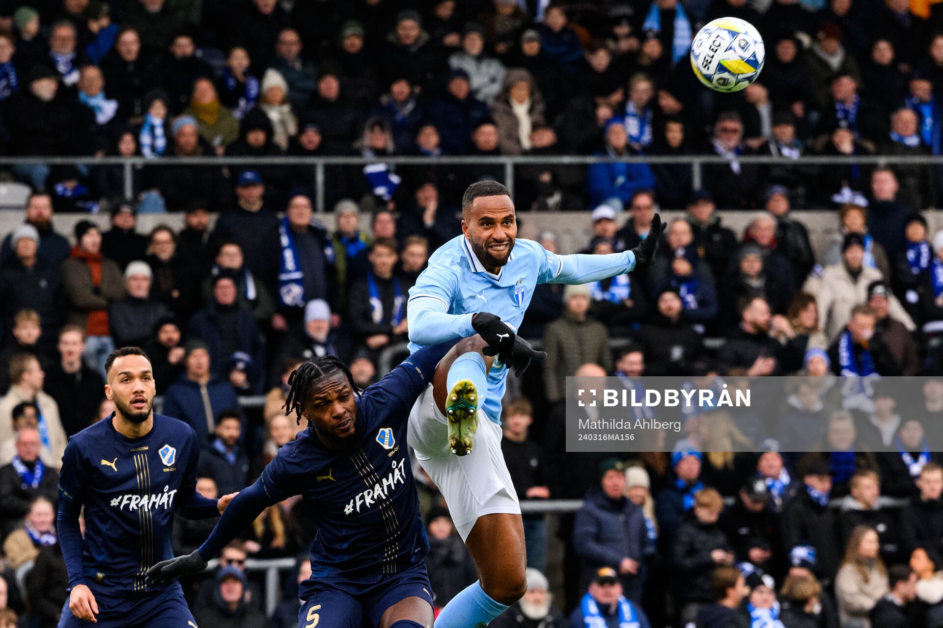 Halmstads Joseph Baffoe och Malmö FFs Isaac Kiese Thelin
