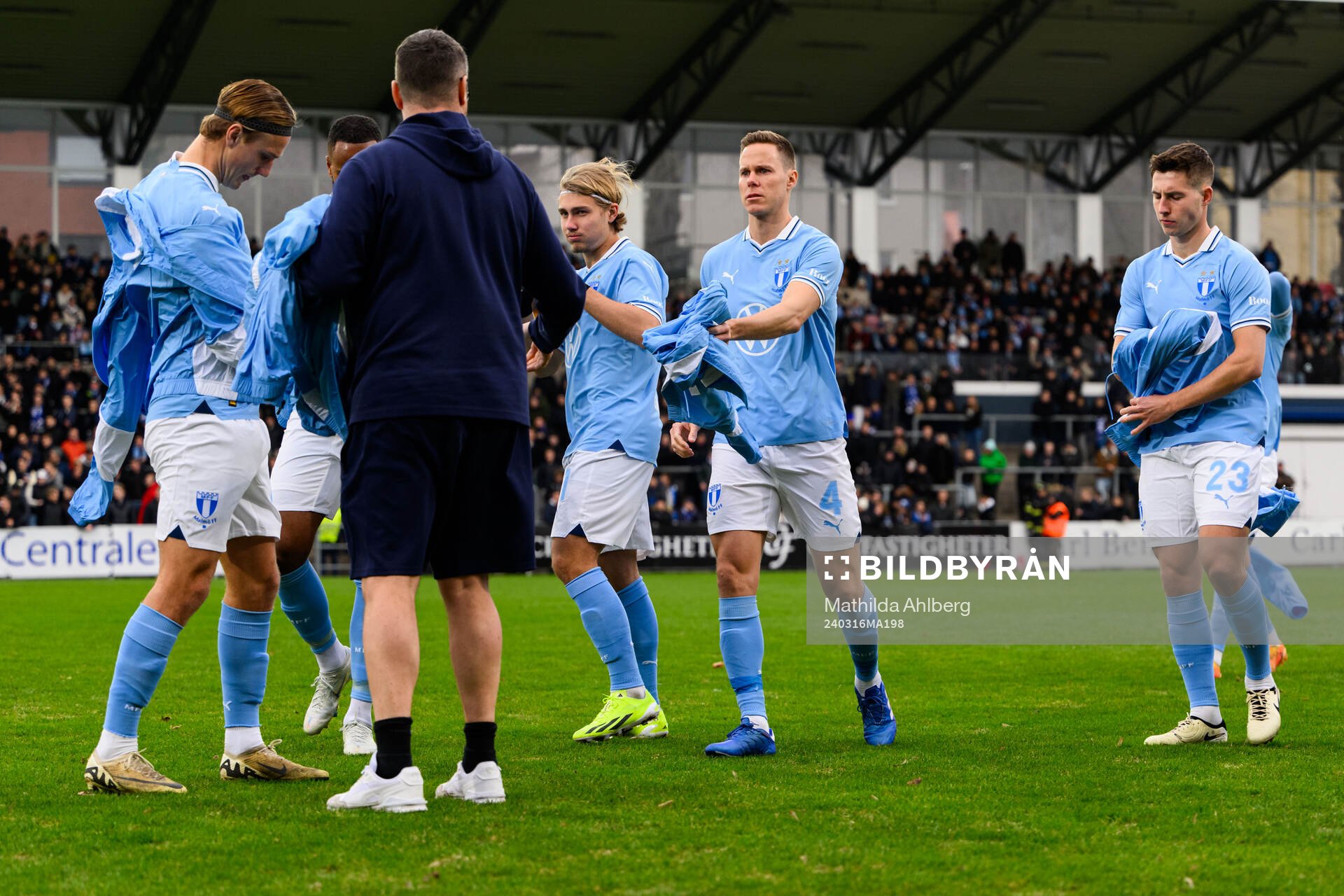 Malmö FFs Sebastian Nanasi, Niklas Moisander och Lasse Berg Johnsen inför semifinalen i Svenska Cupen mellan Halmstad och Malmö FF den 16 mars 2024 i Halmstad.
