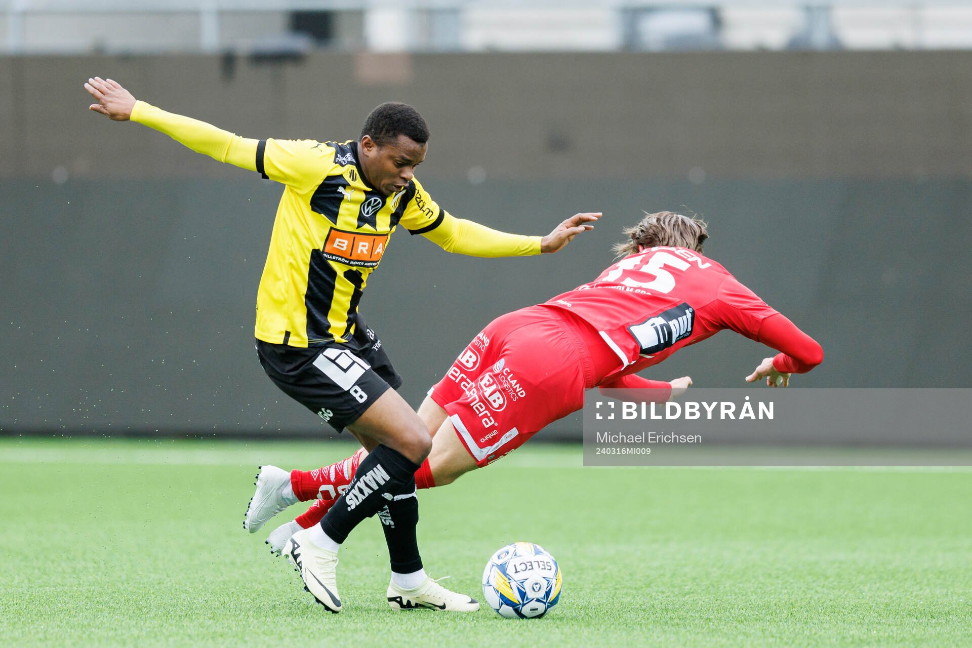 BK Häckens Abdulrazaq Ishaq och Elfsborgs Simon Hedlund