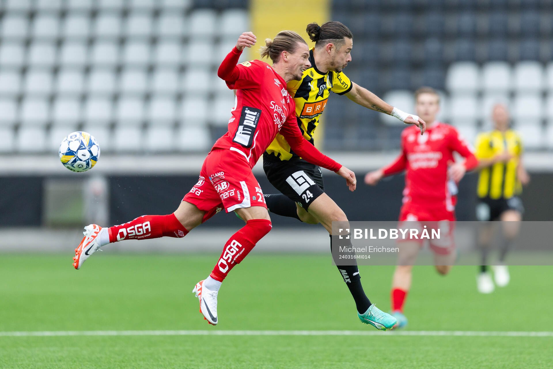 Elfsborgs Niklas Hult och BK Häckens Amor Layouni
