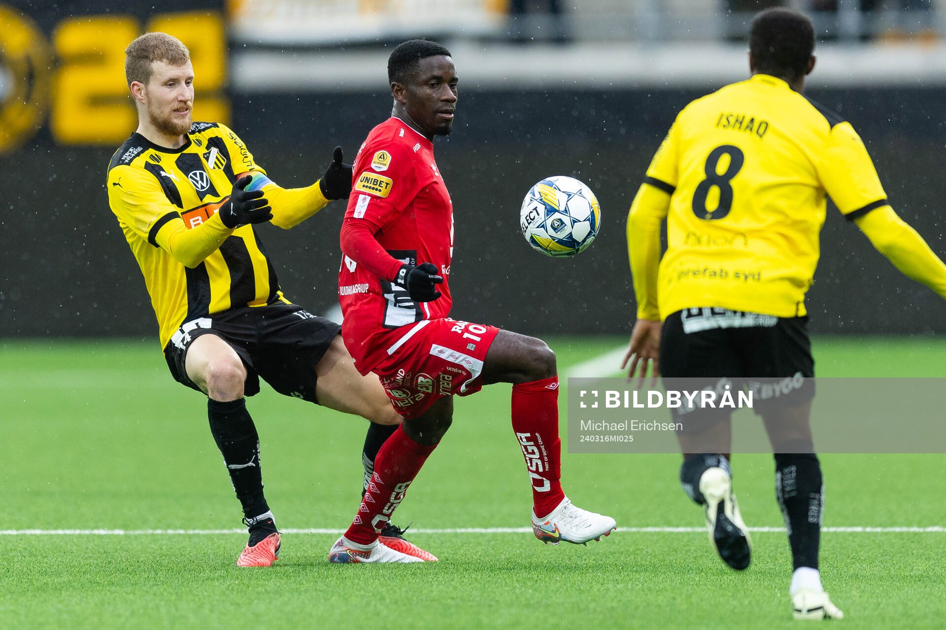 BK Häckens Simon Gustafson och Elfsborgs Michael Baidoo