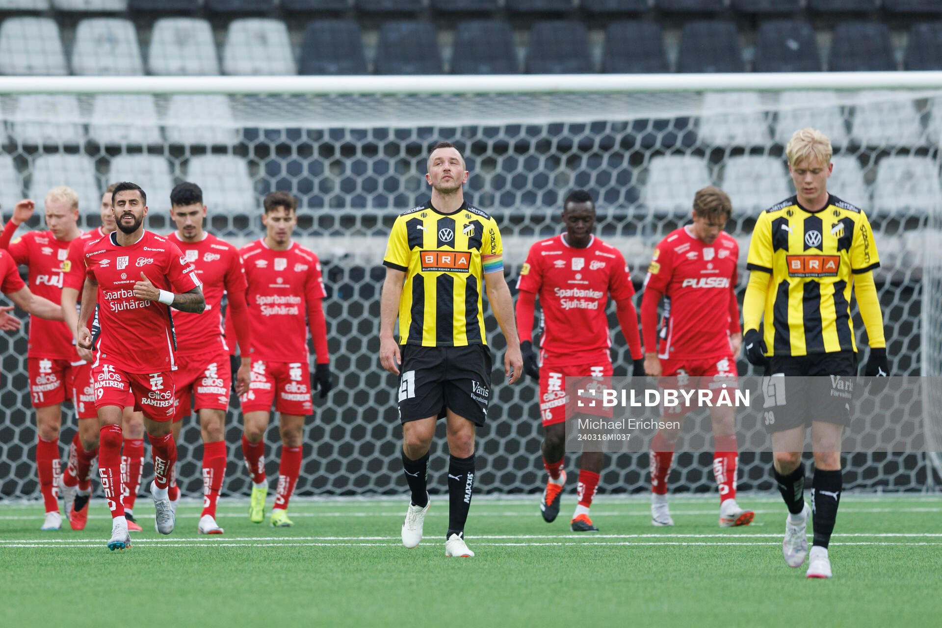 Häckens Even Hovland och Isak Brusberg deppar