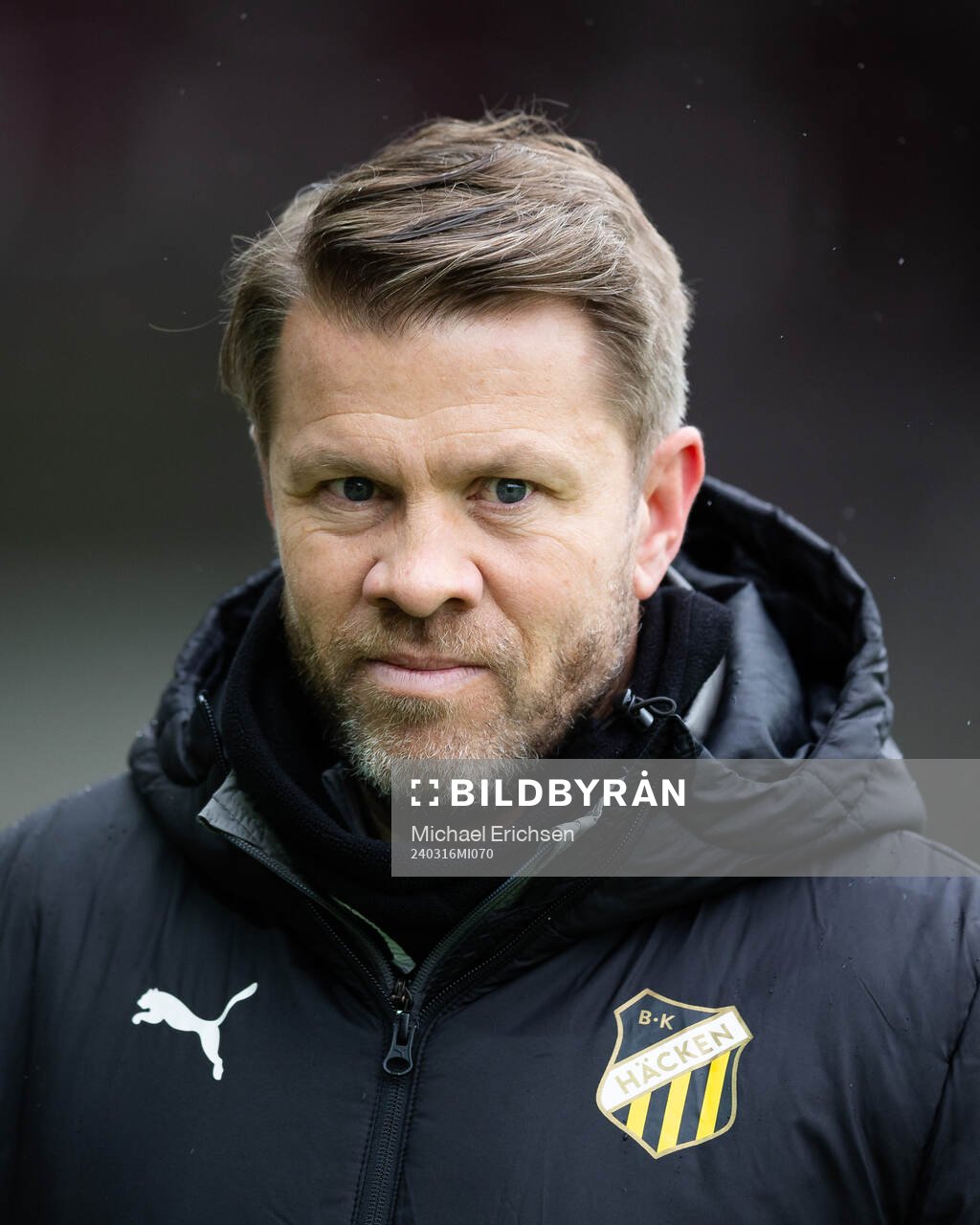 Häckens huvudtränare Paco Johansen innan träningsmatchen