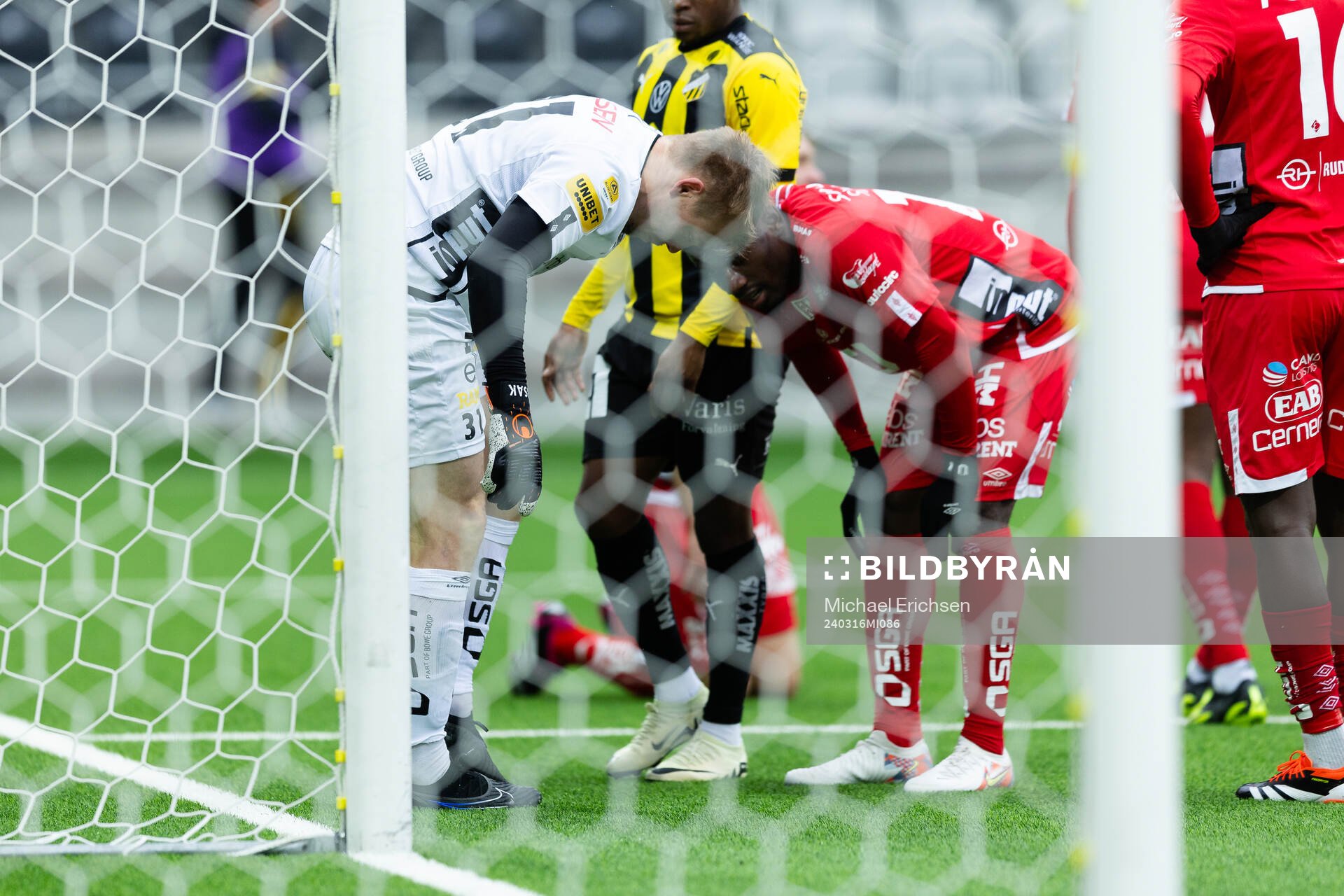 Elfsborgs målvakt Isak Pettersson har ont