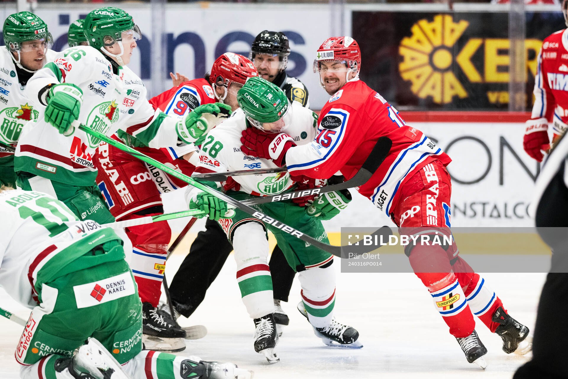 Rögles Anton Bengtsson och Timrås Panu Mieho