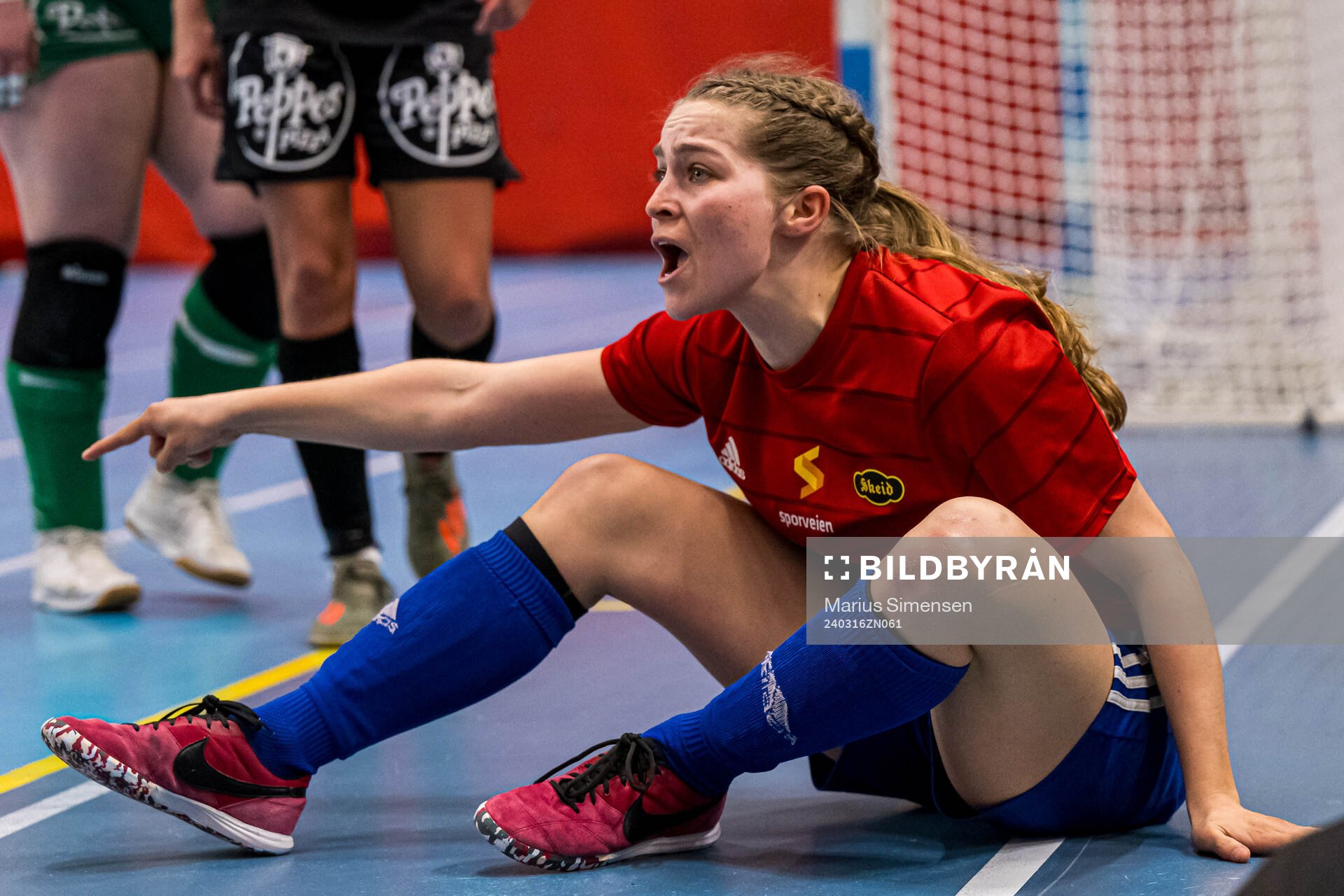 Leah Marlene van der Weel of Skeid reacts