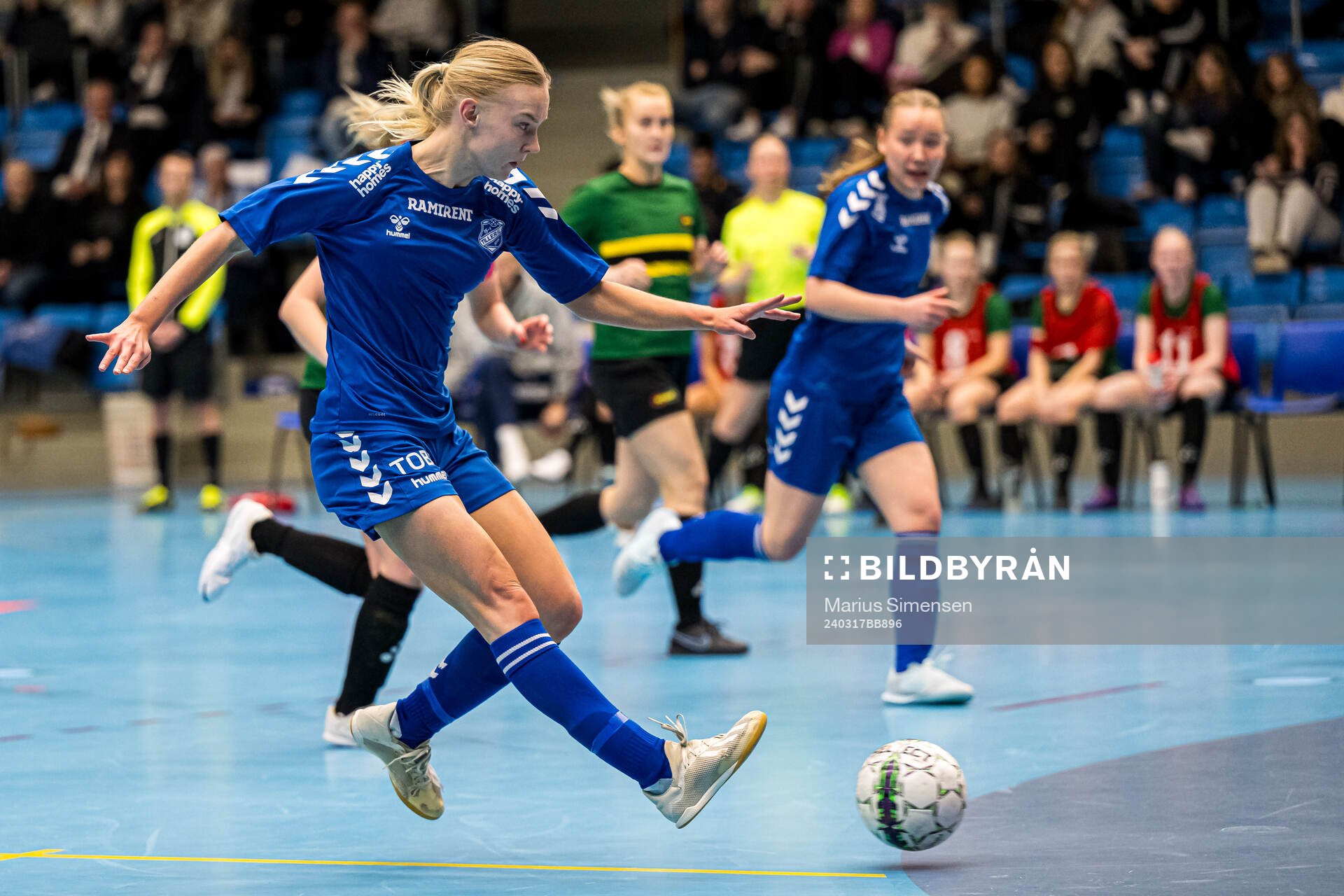Mari Kristine Vik of Tiller scores the 0-1 goal