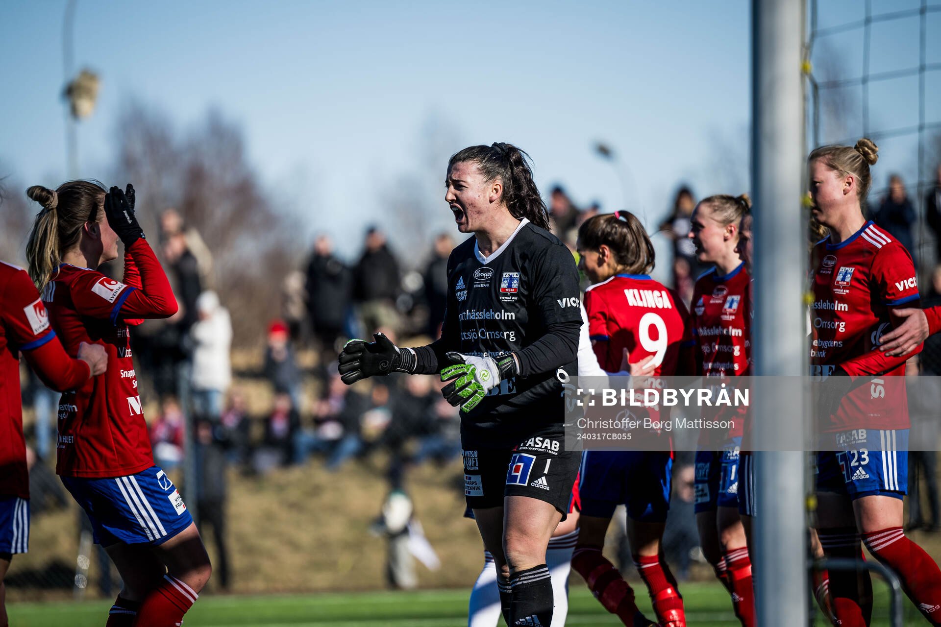 Vittsjös målvakt Lauren Brzykcy jublar