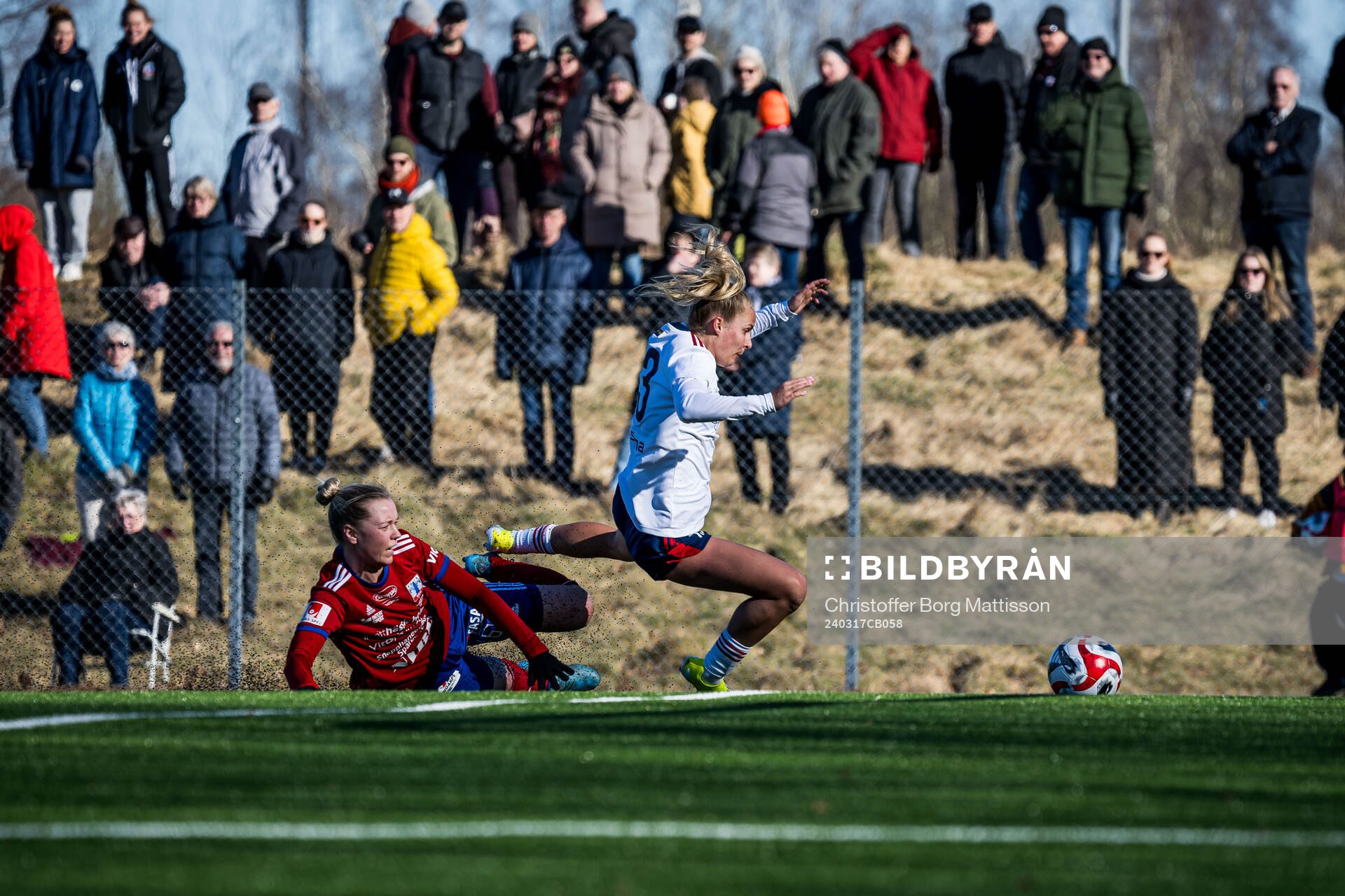 Vittsjös Kajsa Lind och FC Rosengårds Olivia Holdt