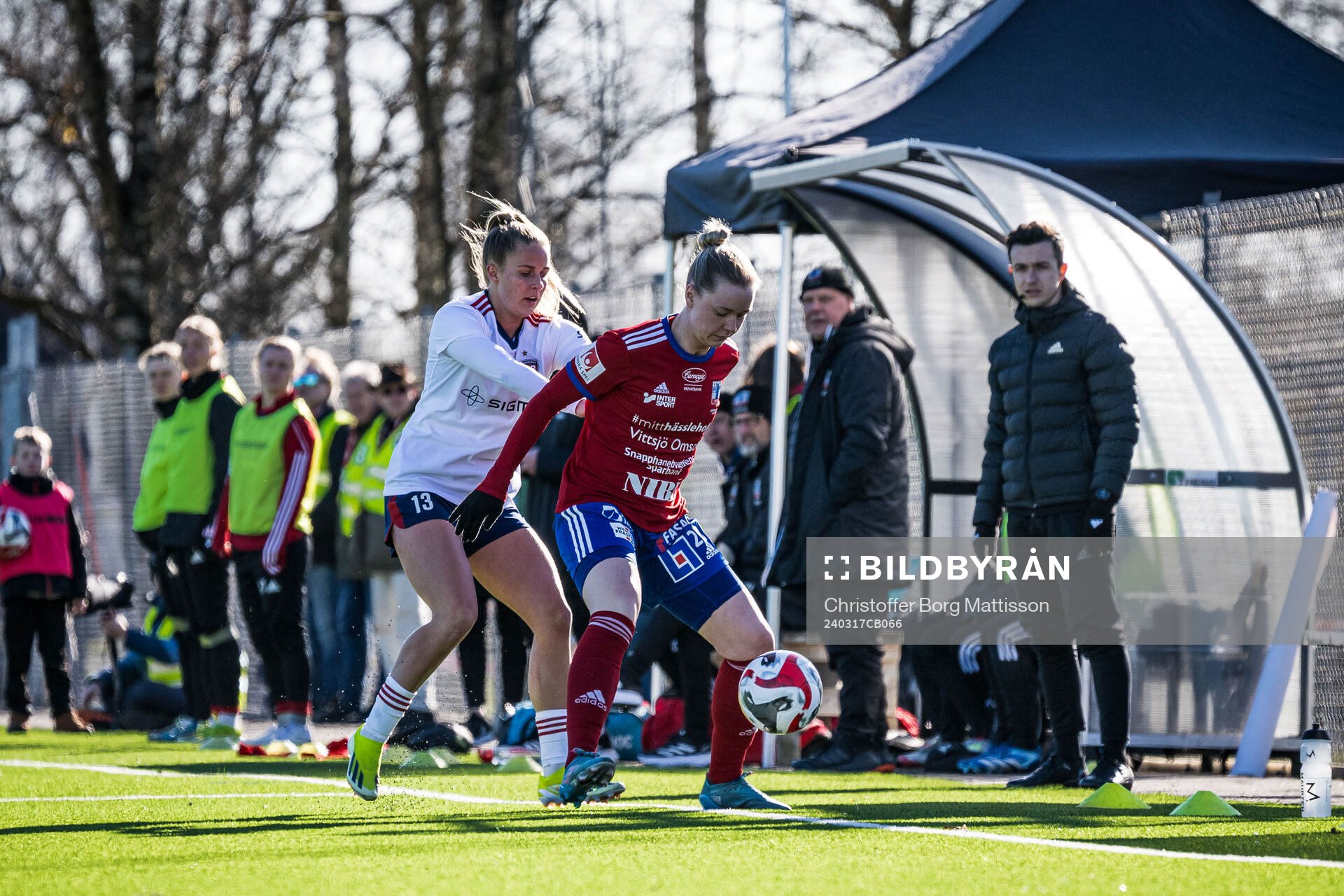 FC Rosengårds Olivia Holdt och Vittsjös Kajsa Lind