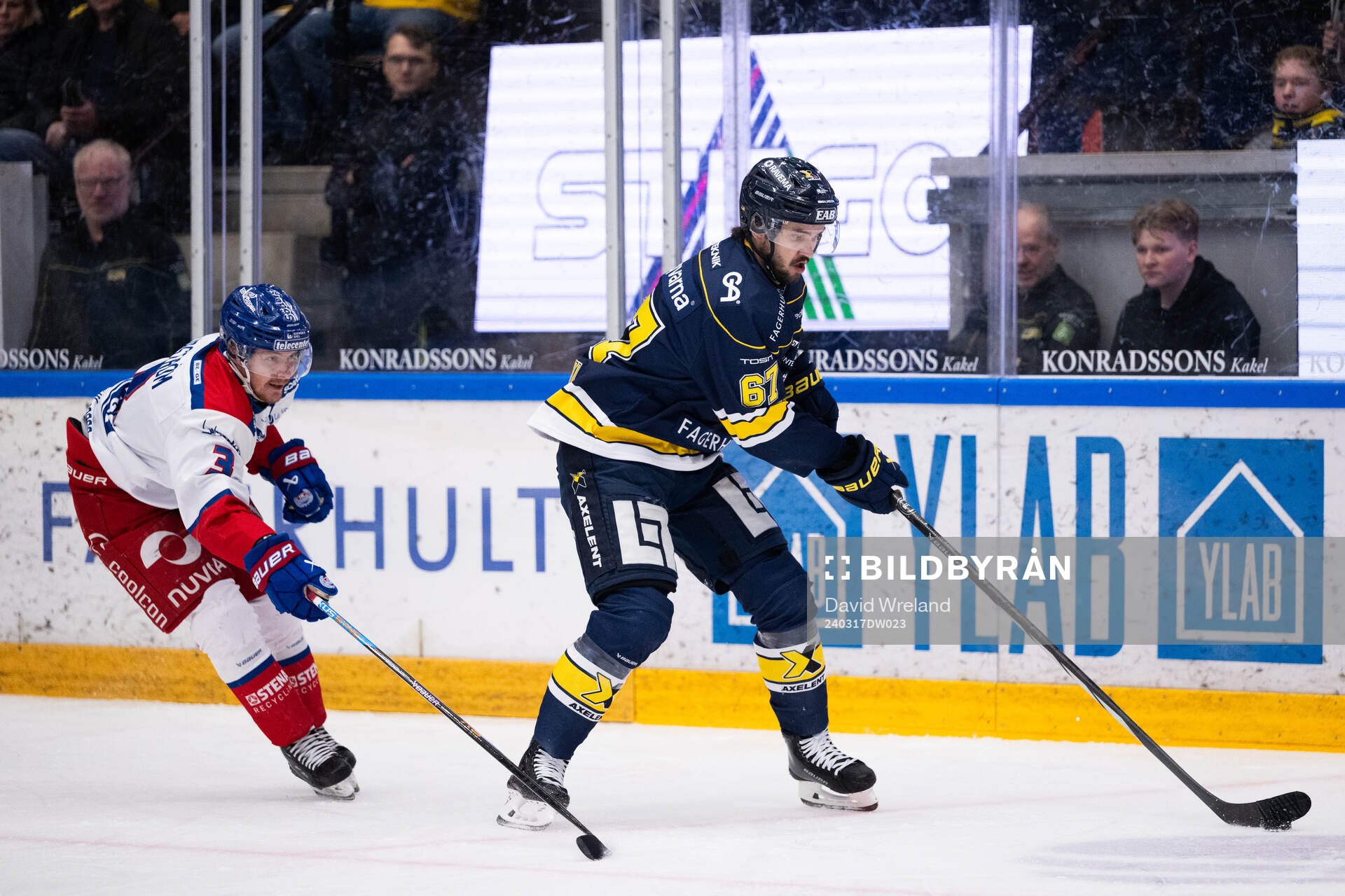 Oskarshamns Niclas Burström och HV71s Oliwer Kaski
