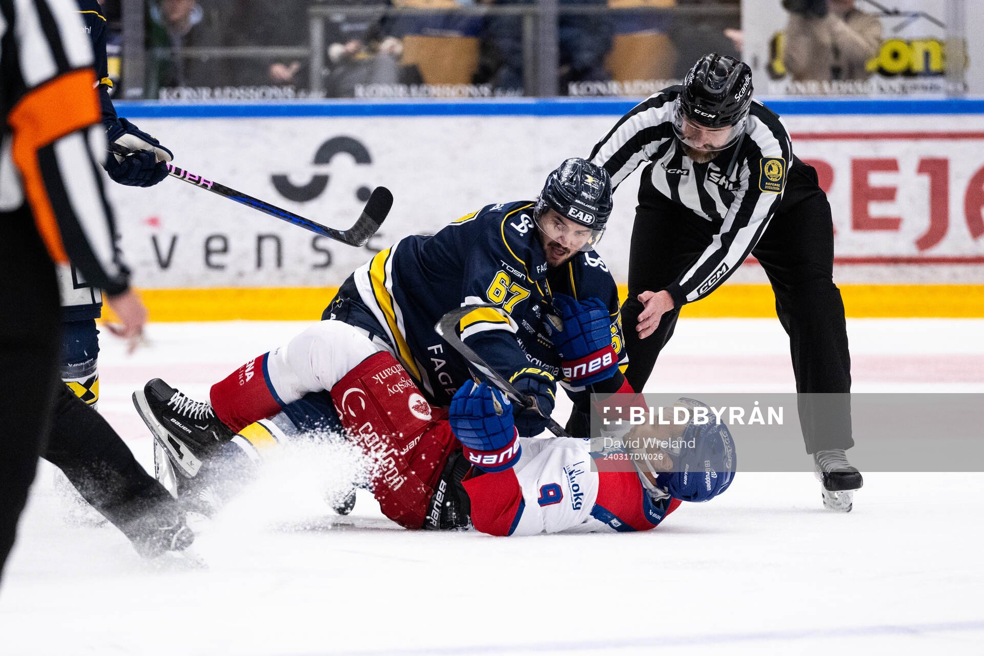 HV71s Oliwer Kaski och Oskarshamns Ahti Oksanen