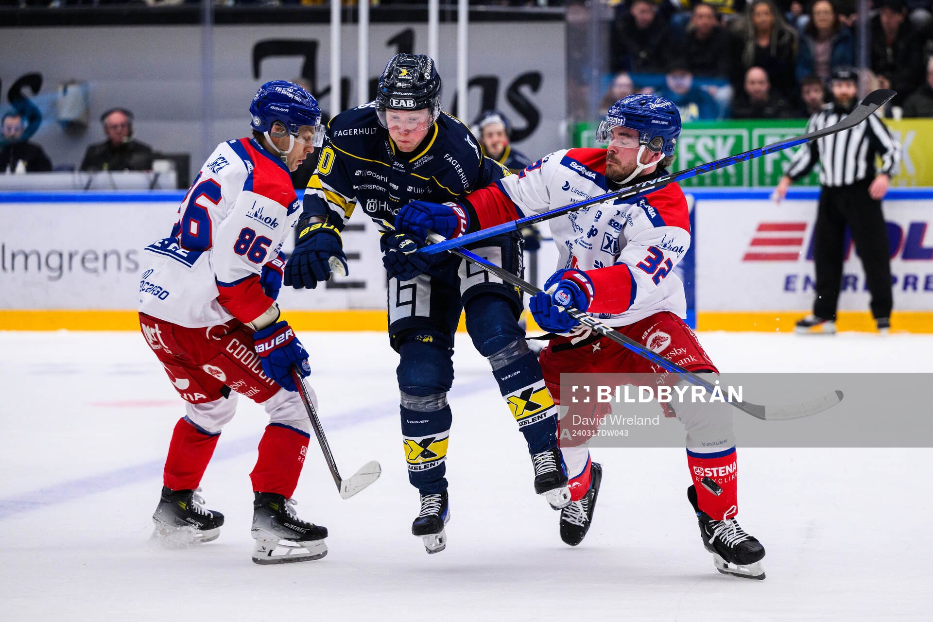 HV71s Andre Petersson och Oskarshamns Oscar Engsund och