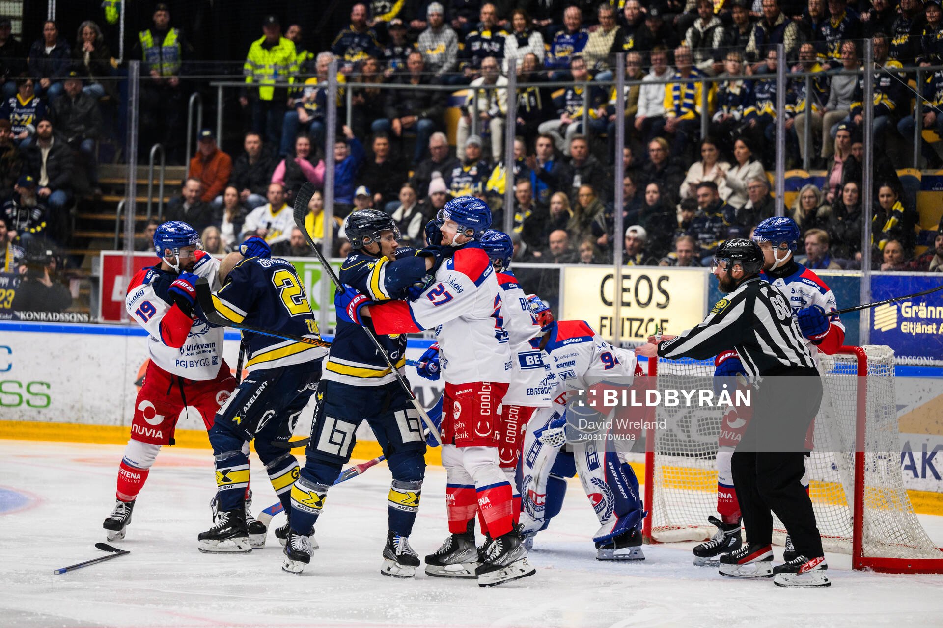 HV71s Simon Önerud  och Oskarshamns Austin Wagner