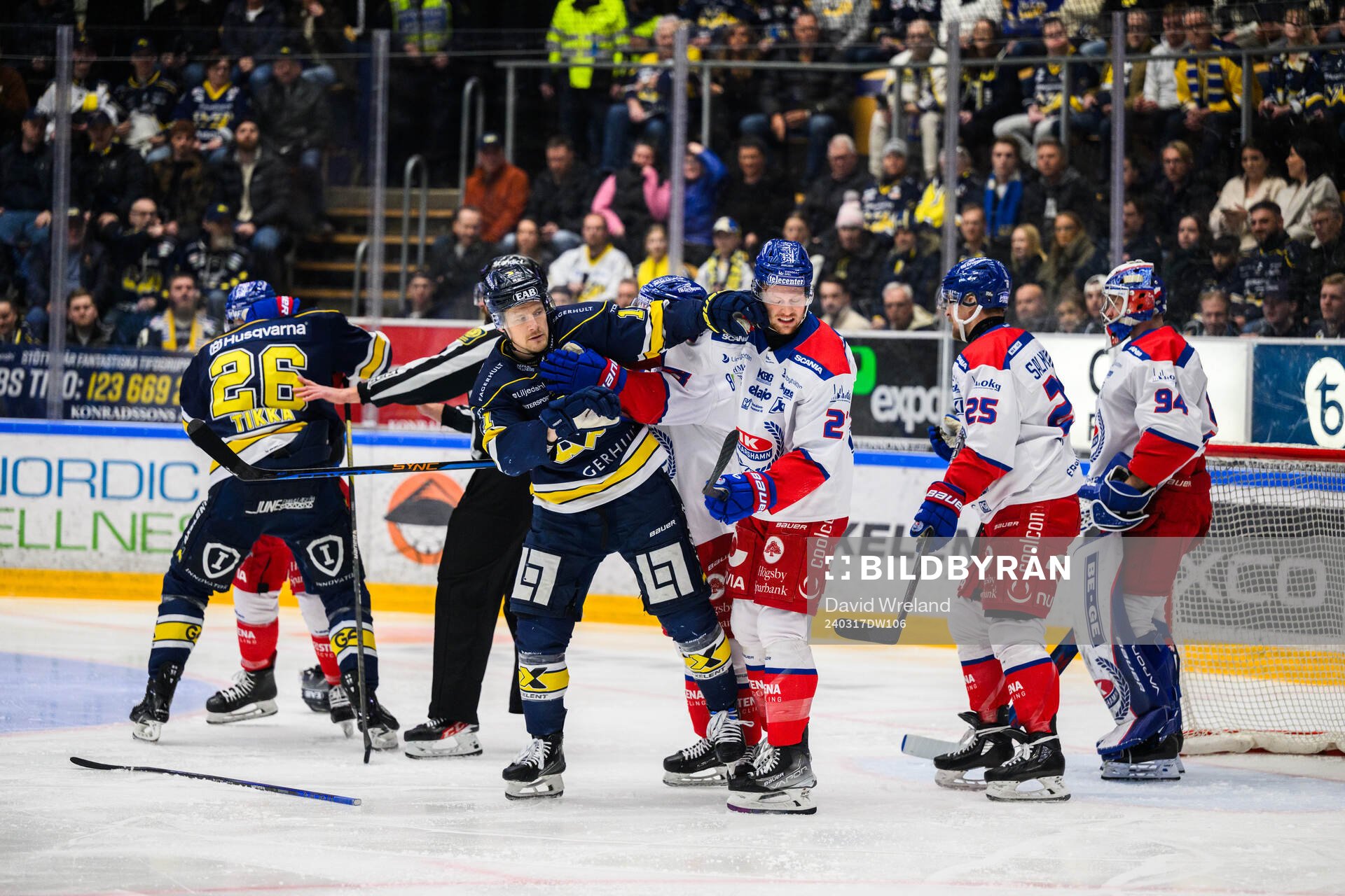 HV71s Simon Önerud  och Oskarshamns Austin Wagner