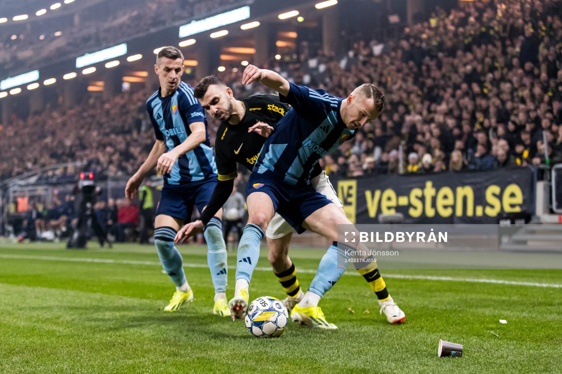 AIKs Ioannis Pittas och Djurgårdens Piotr Johansson
