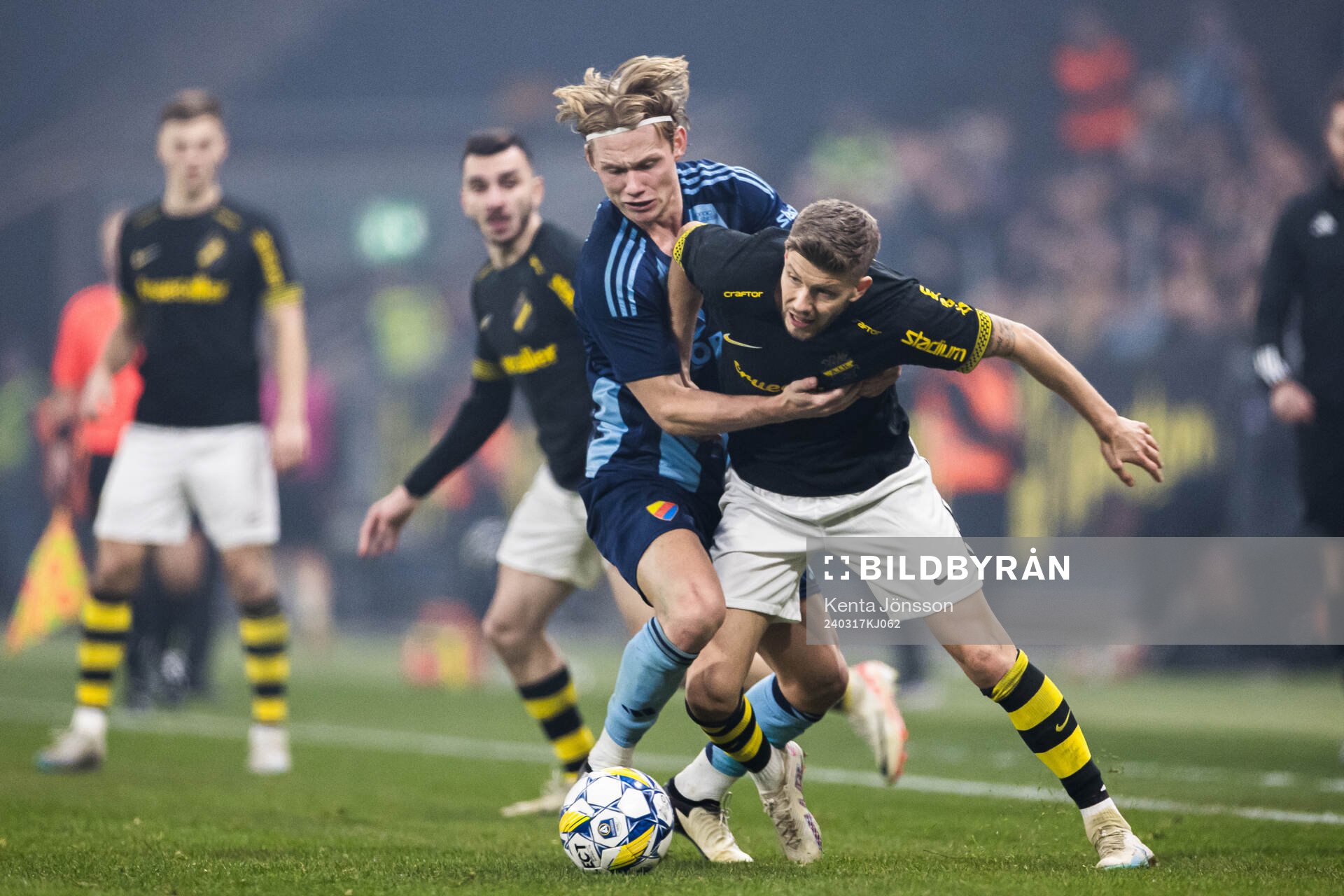 Djurgårdens Tobias Gulliksen och AIKs Anton Salétros